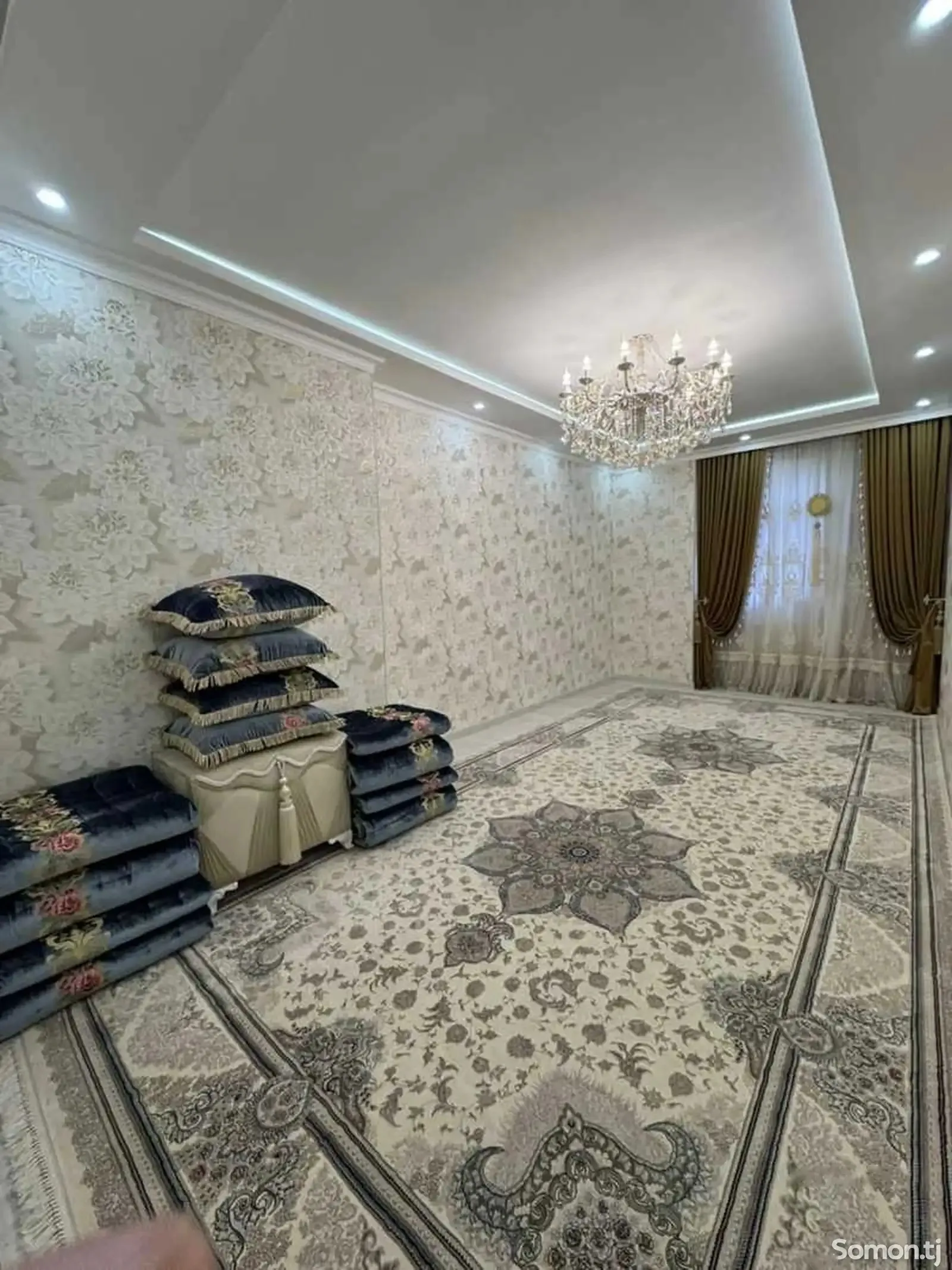 4-к квартира, 5 этаж, 140 м², голубой экран