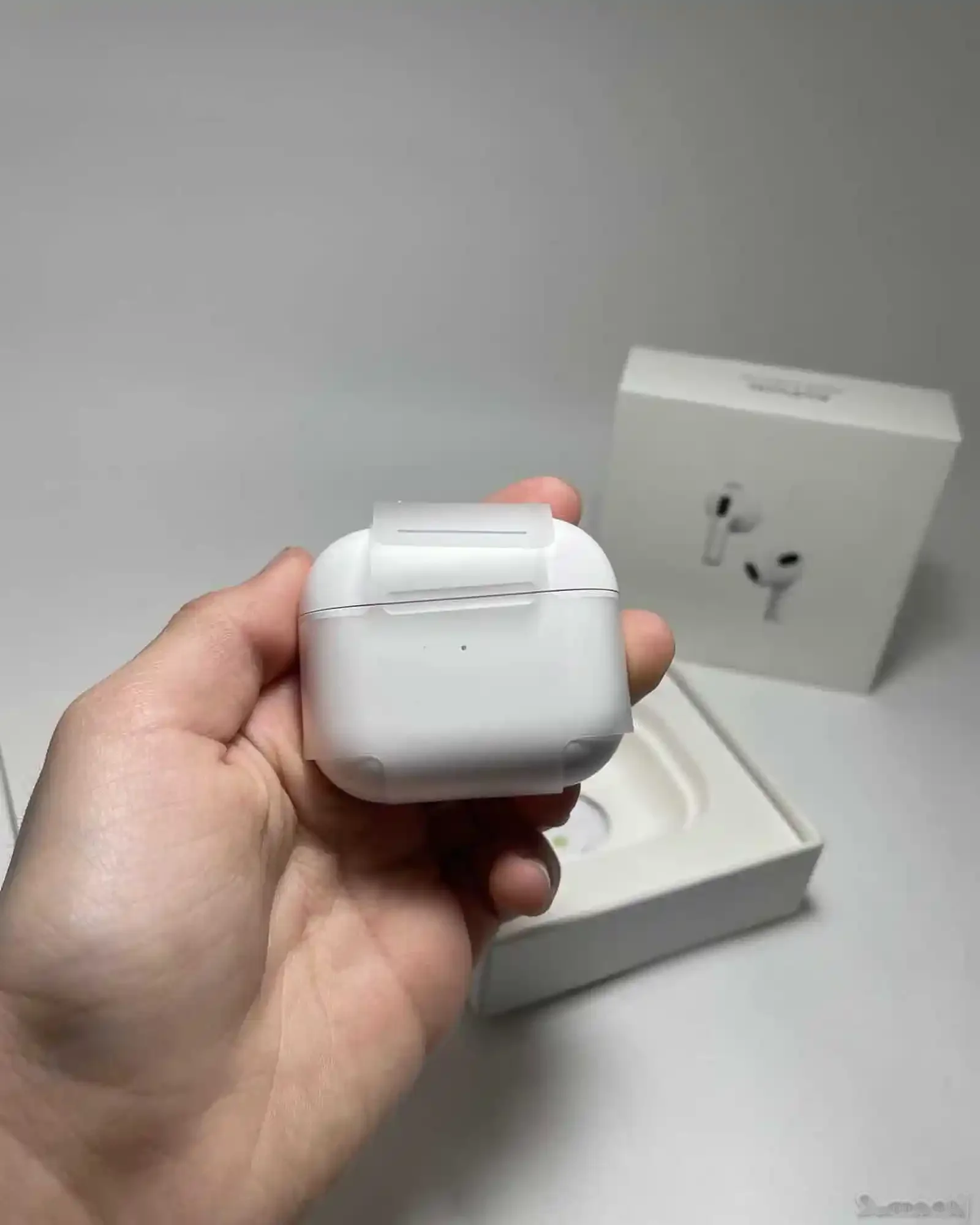 Беспроводные наушники AirPods