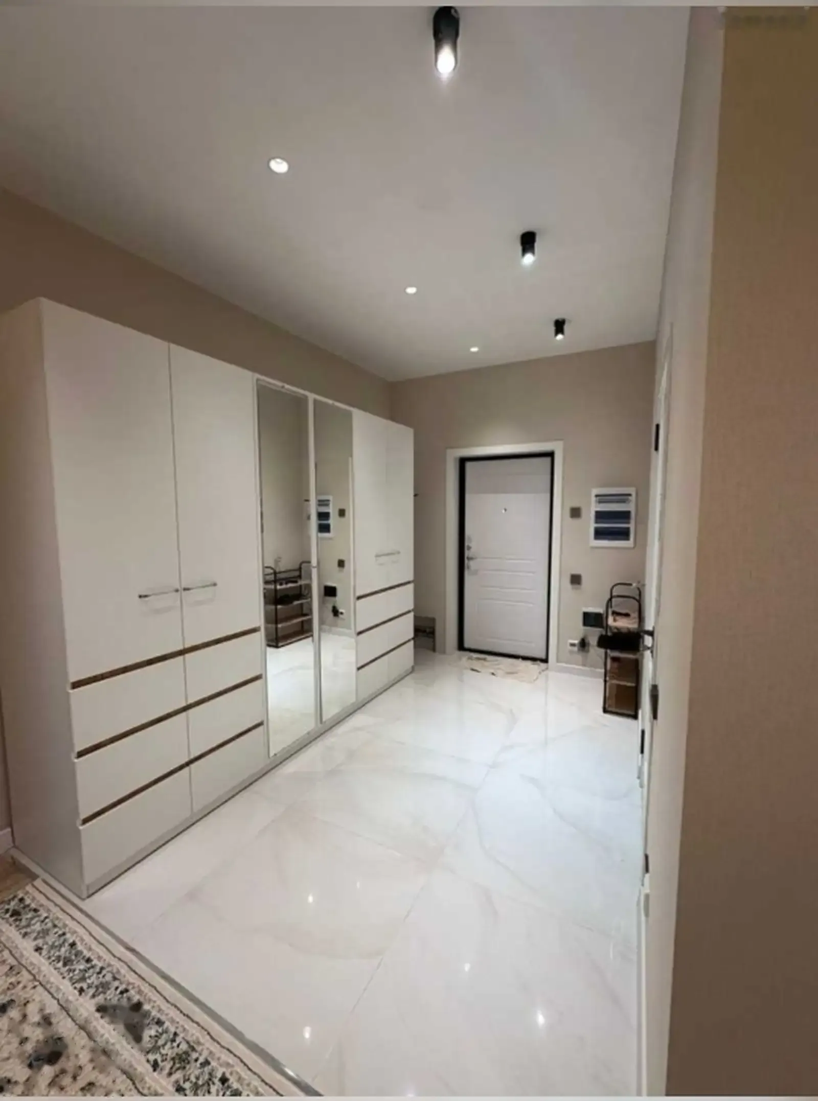 2-к квартира, 18 этаж, 95 м², Айни