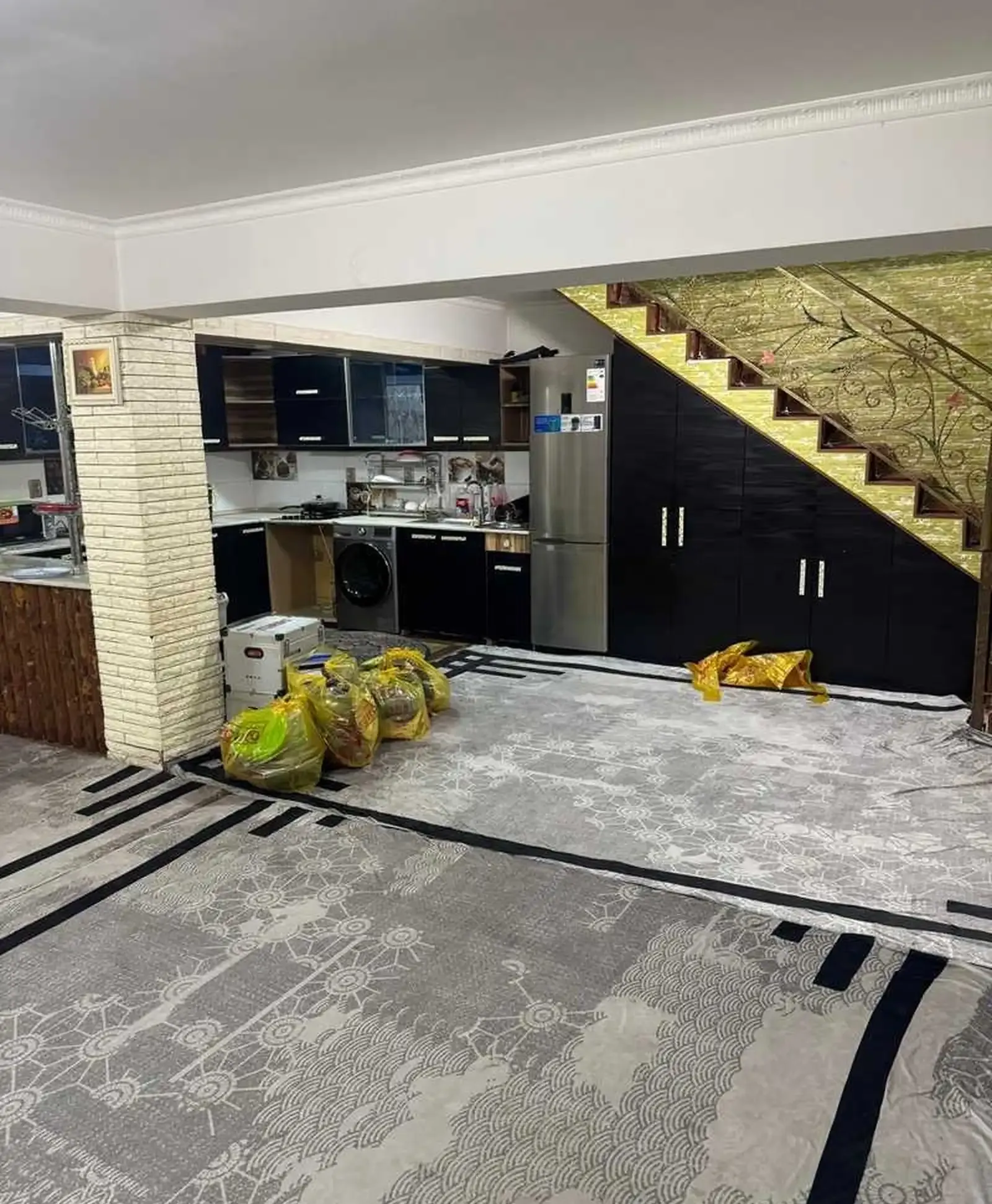 1-этажный, 6 комнатный дом, 250 м², Н.И.Сомони.Хуҷандбиё