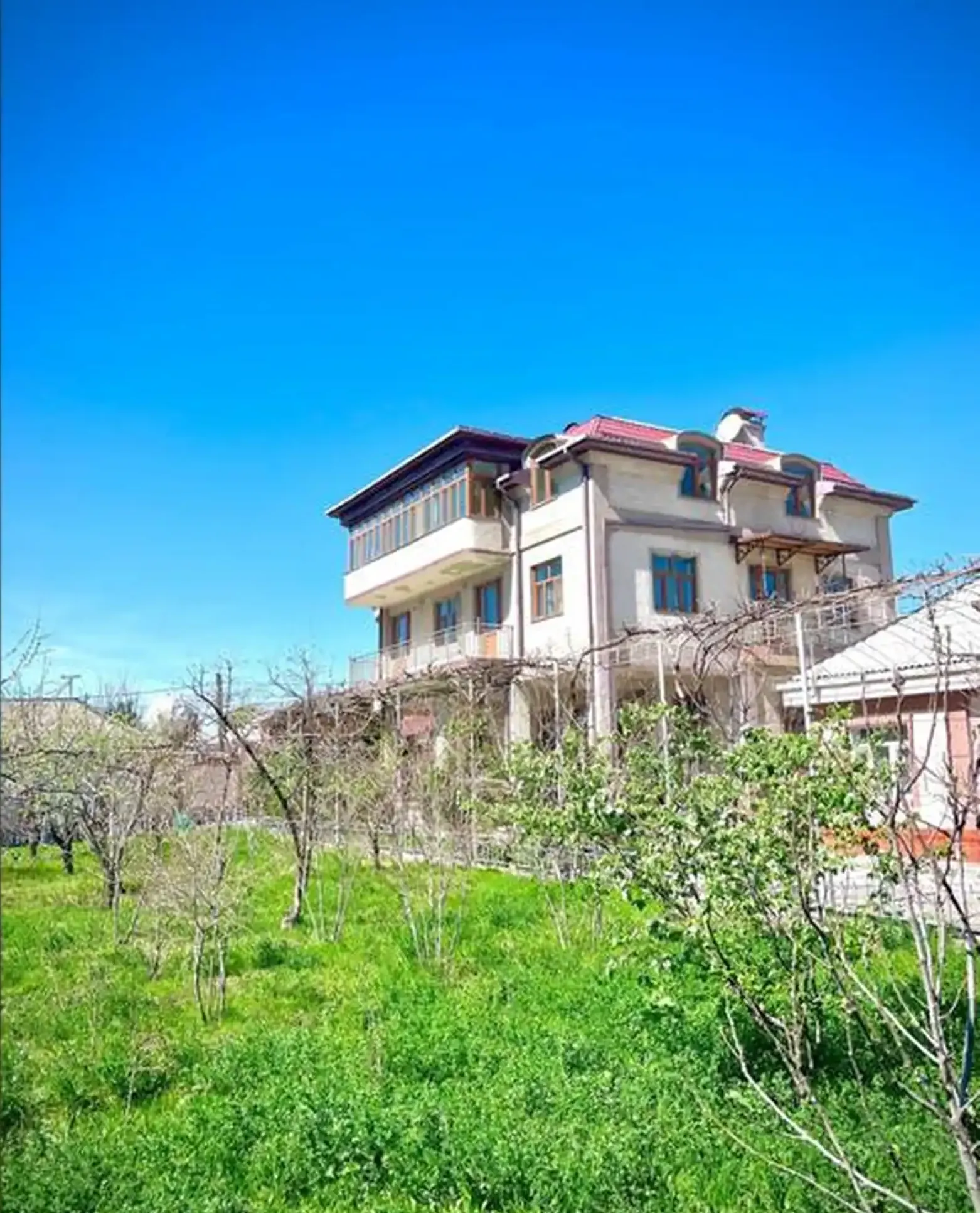 3-этажный, 10 комнатный дом, 700 м², Сино