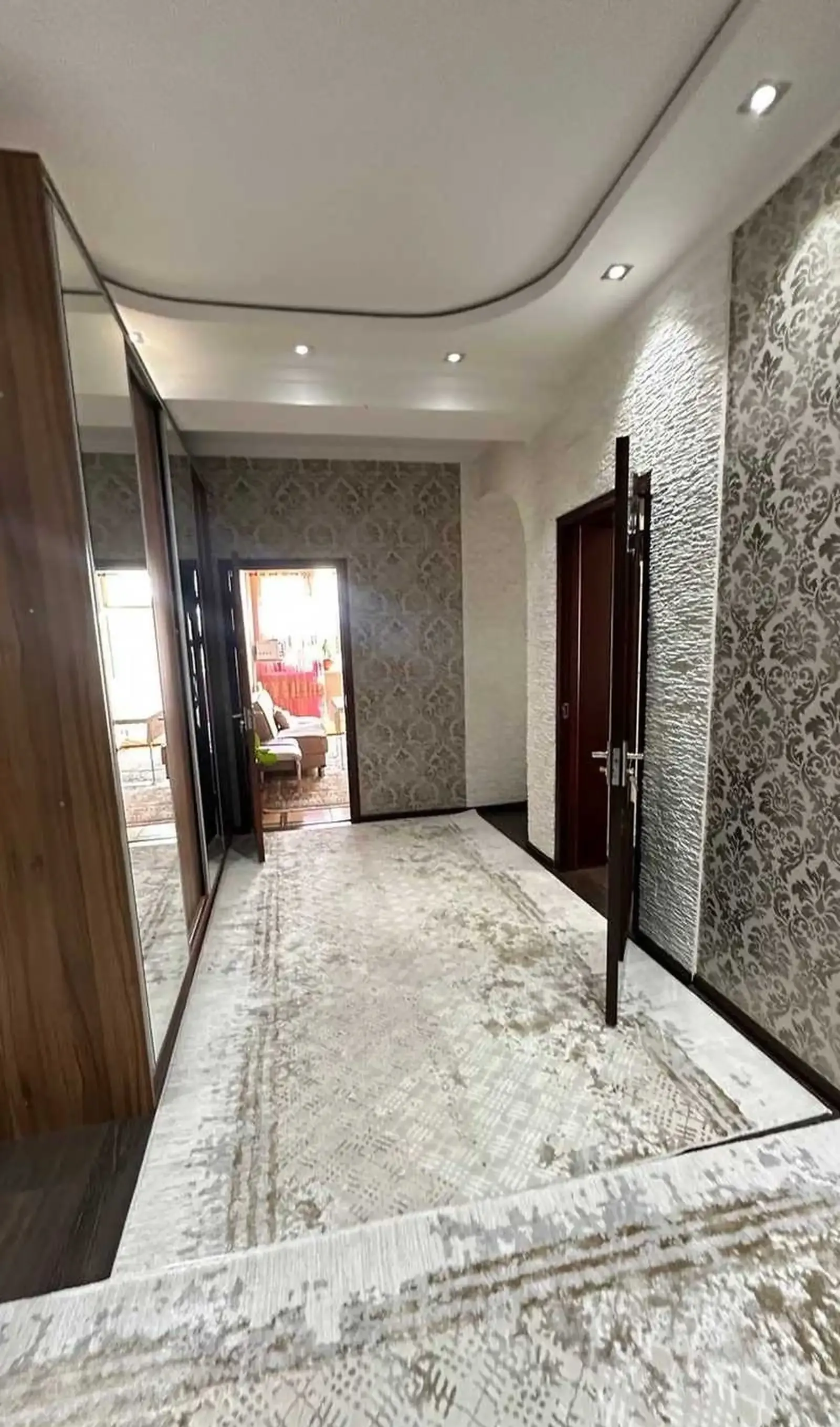 2-комн. квартира, 2 этаж, 102м², Сомони