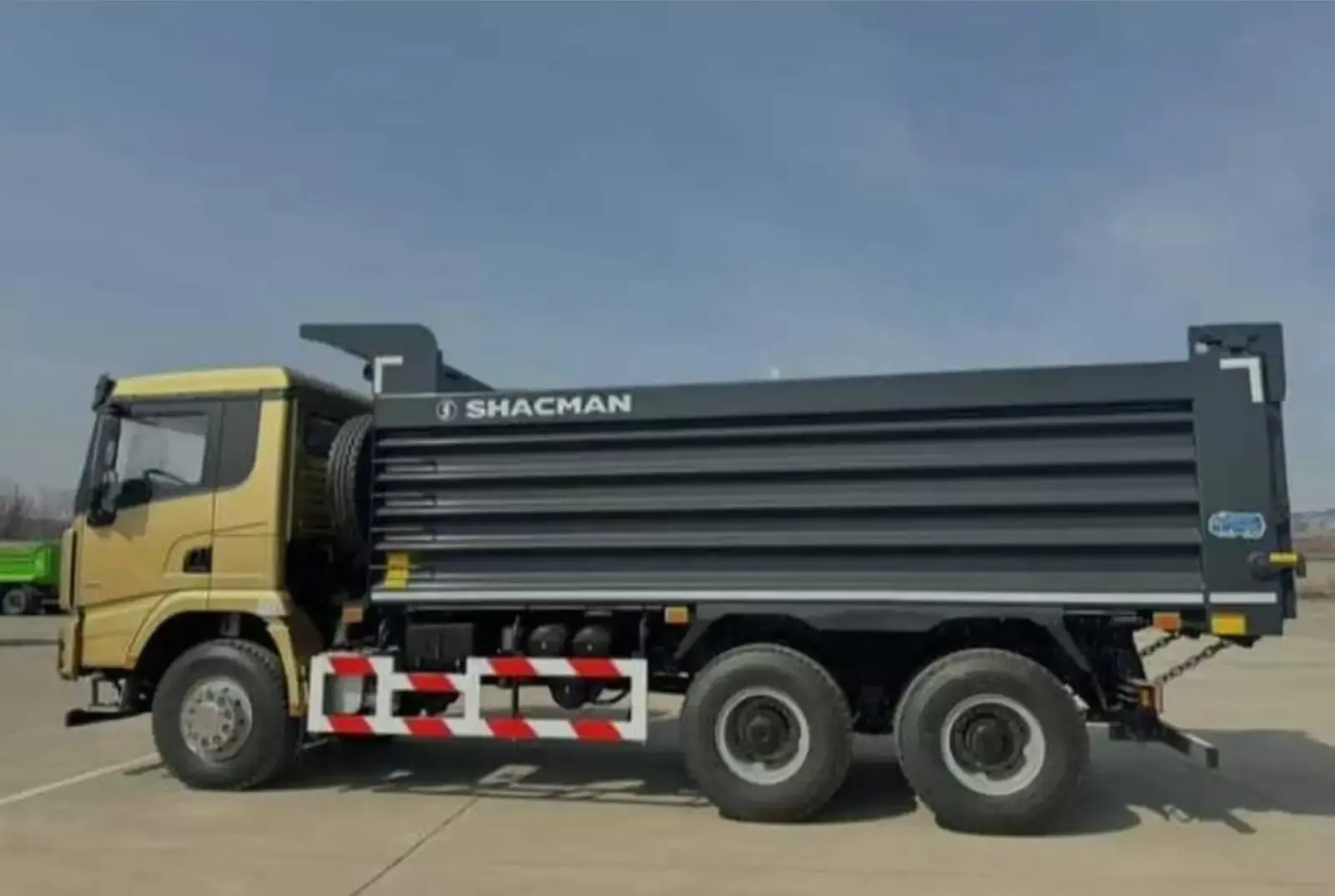 Самосвал Shacman