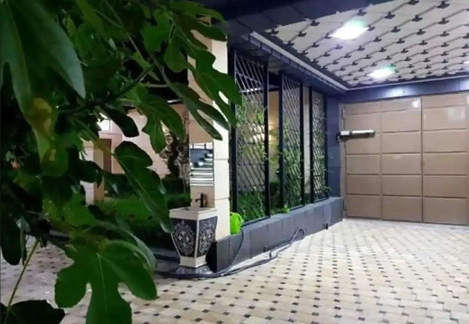 2-этажный, 12 комнатный дом, 600 м², Шохмансур