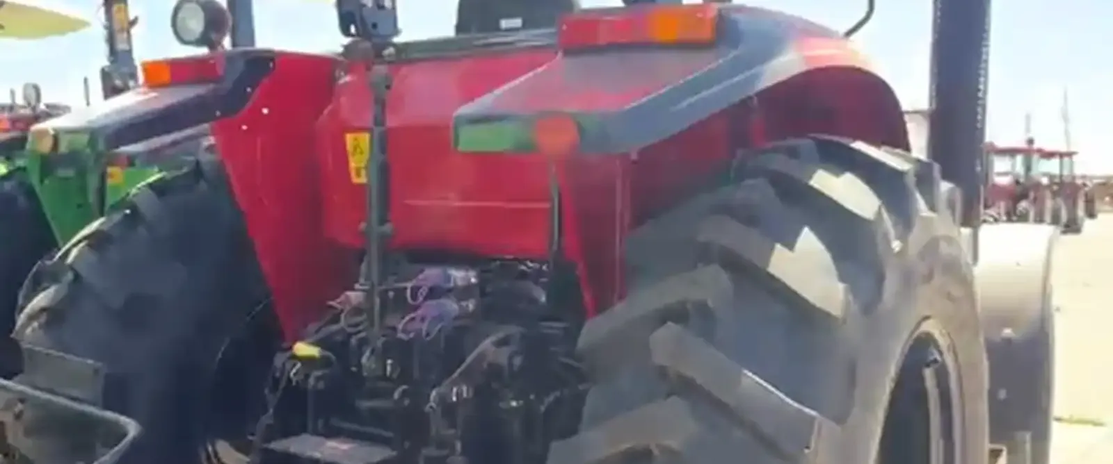 Трактор YTO EX 854