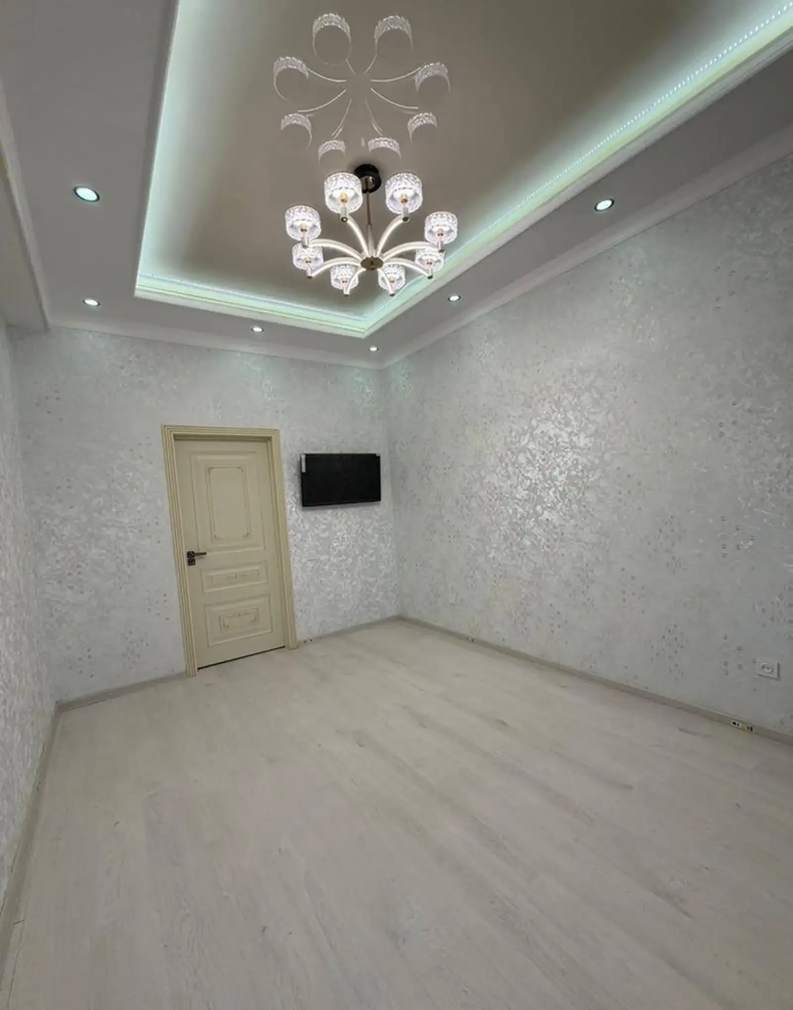 2-комн. квартира, 15 этаж, 73 м², Шохмансур