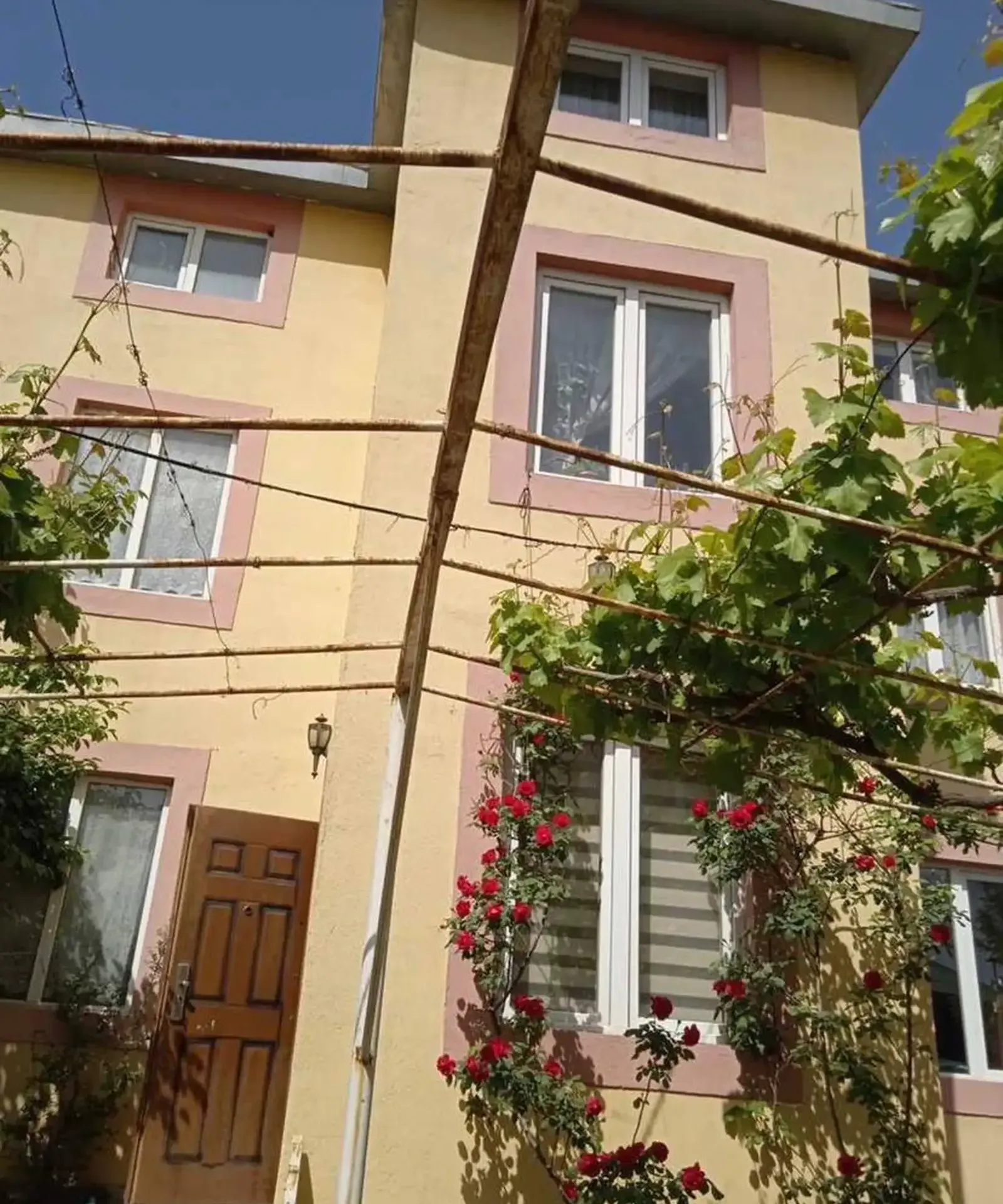 3-этажный, 9 комнатный дом, 330 м², Шохмансур