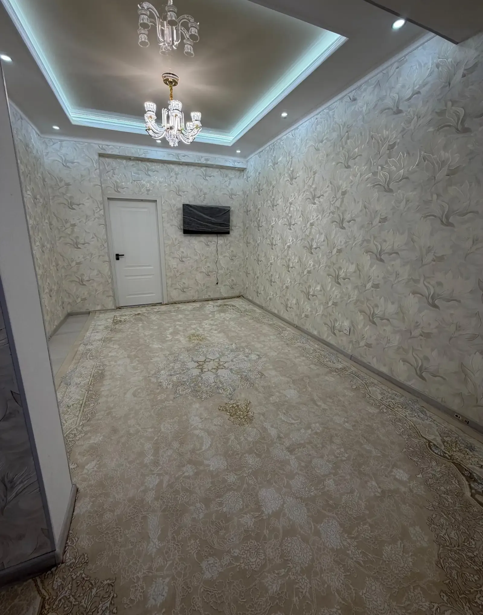 2-комн. квартира, 12 этаж, 81 м², н.Шохмансур