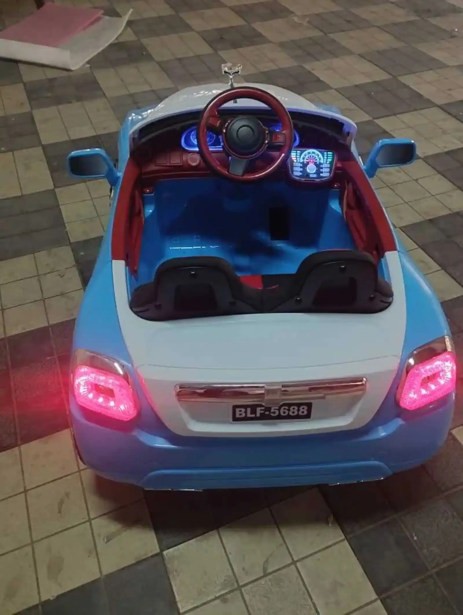 Детский электромобиль