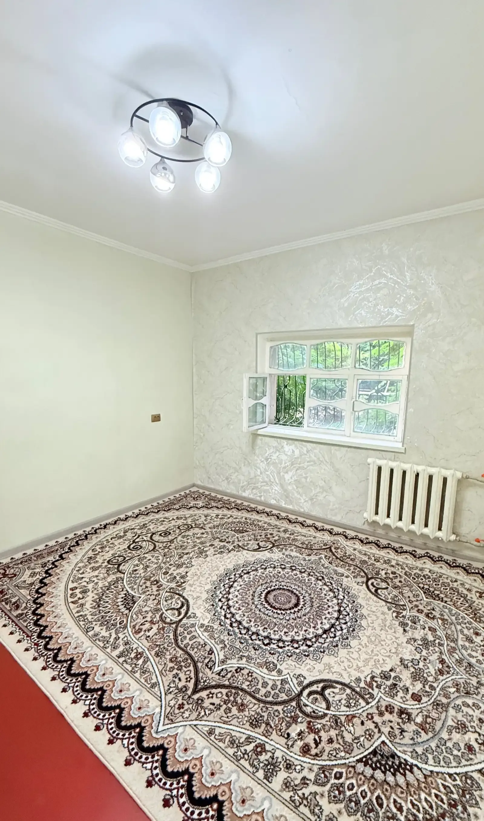 3-комн. квартира, 2 этаж, 65м², 84мкр, Ресторан «Тайга»