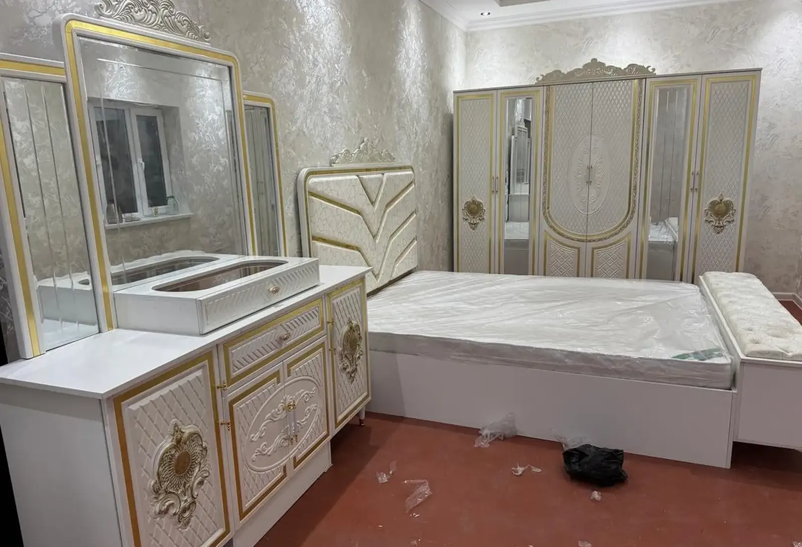 Спальный гарнитур