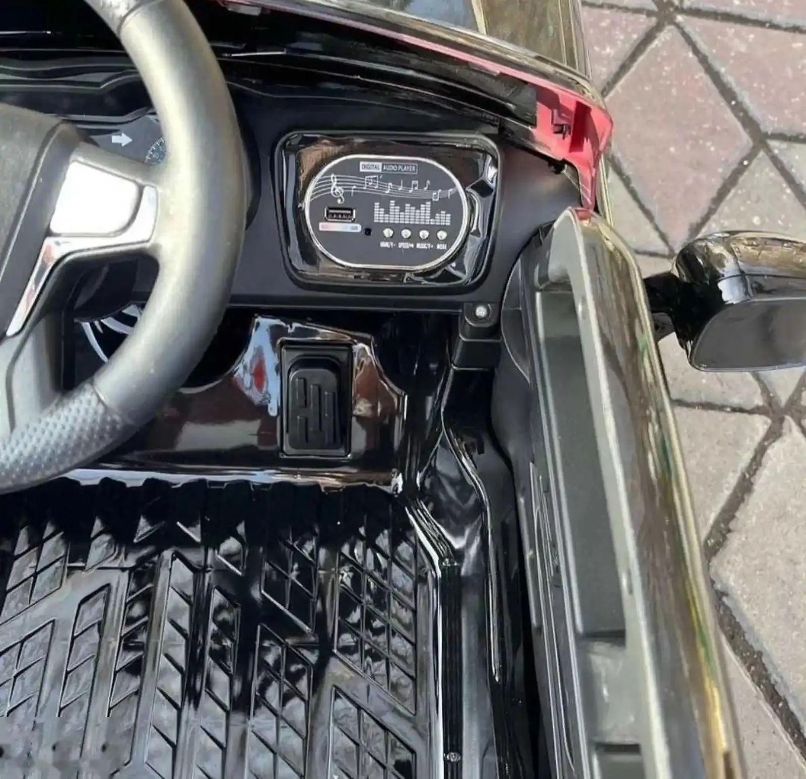 Детский электромобиль