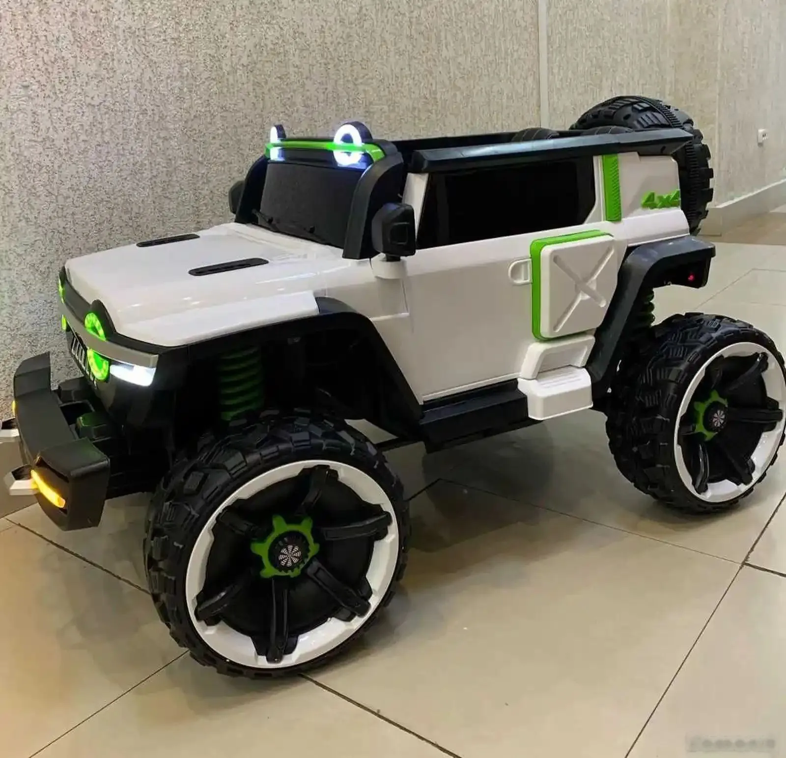 Детский электромобиль