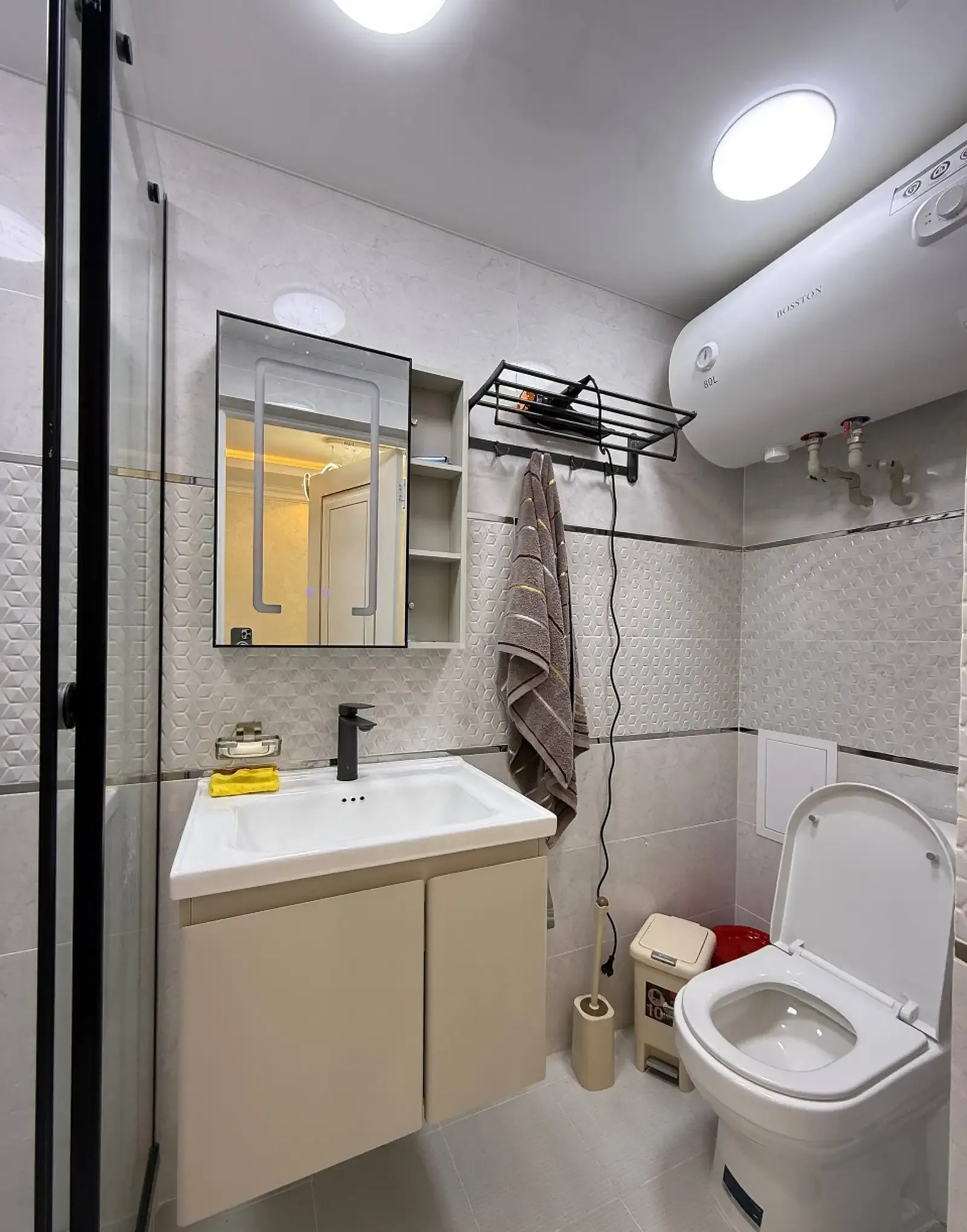 3-комн. квартира, Цокольный этаж, 75 м², Сино, 33мкр, КФС