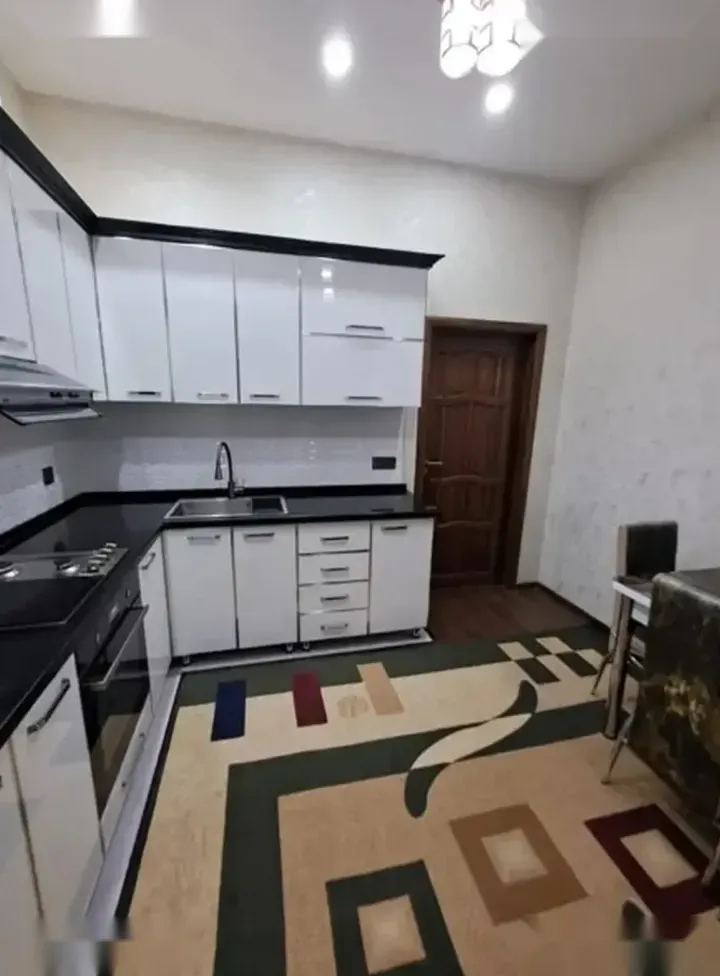 3-комн. квартира, 1 этаж, 92м², Сино