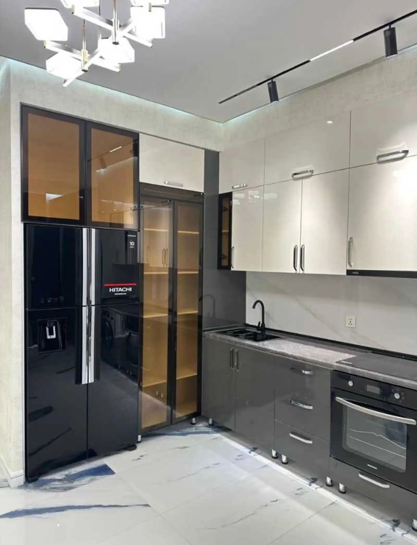 3-комн. квартира, 4 этаж, 140м², Шохмансур Опера болет пеши Парки Куруши Кабир