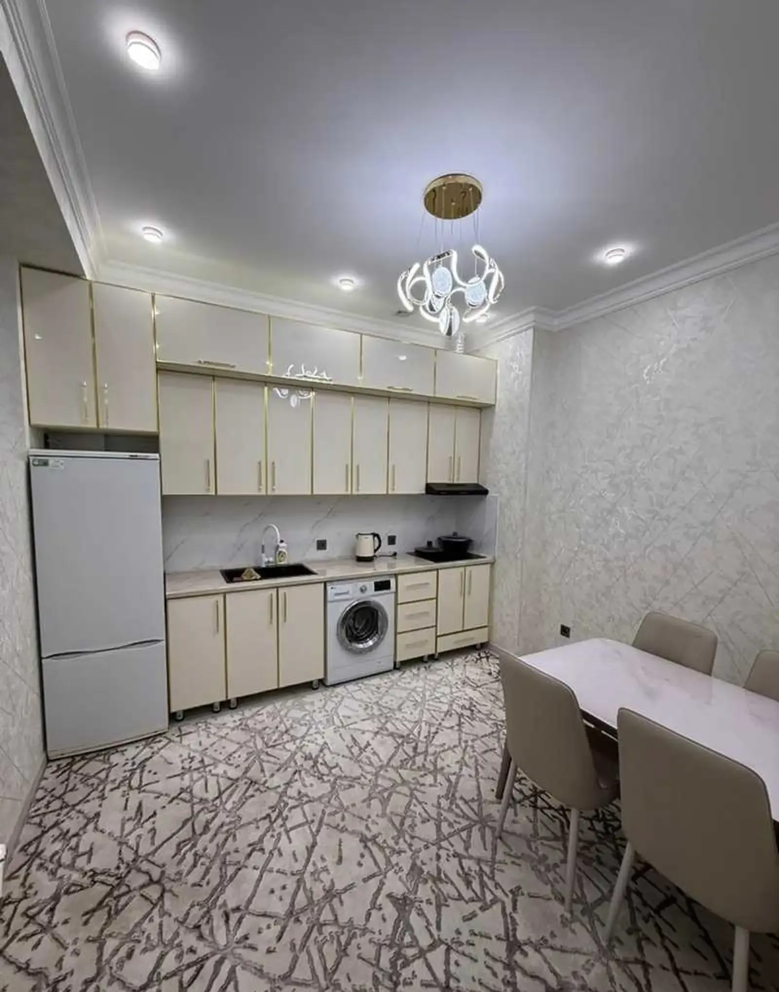 2-комн. квартира, 3 этаж, 75м², Пединистут