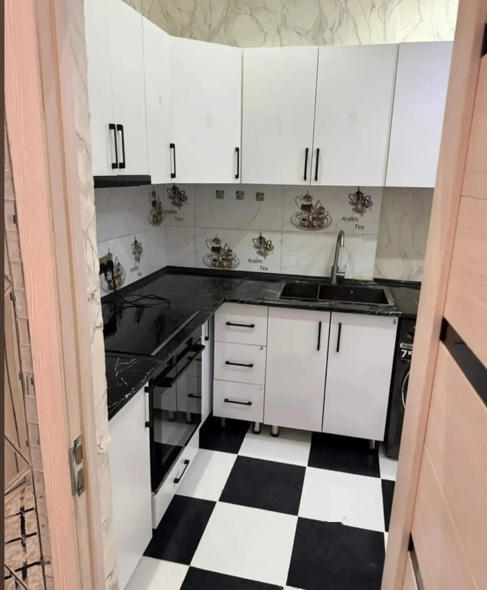 2-комн. квартира, 16 этаж, 67м², сино