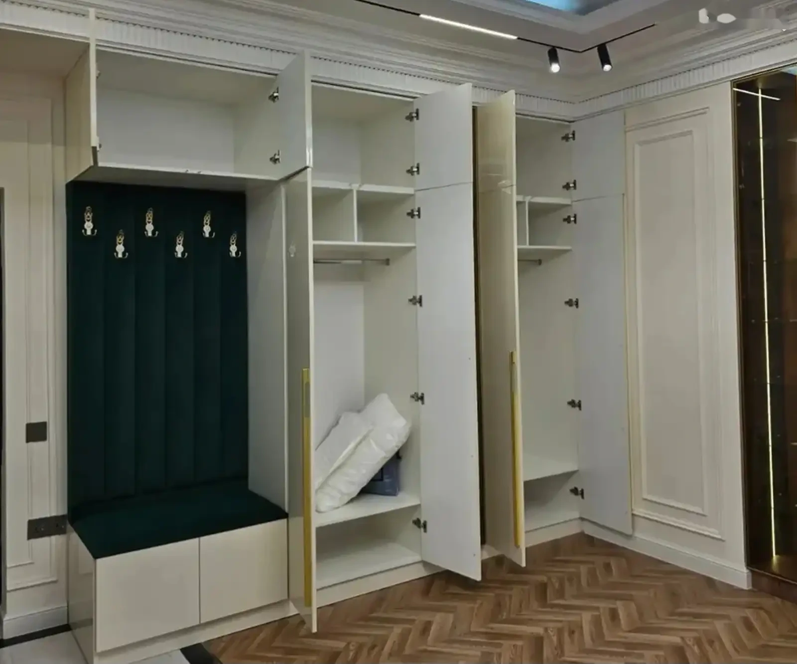 Прихожая