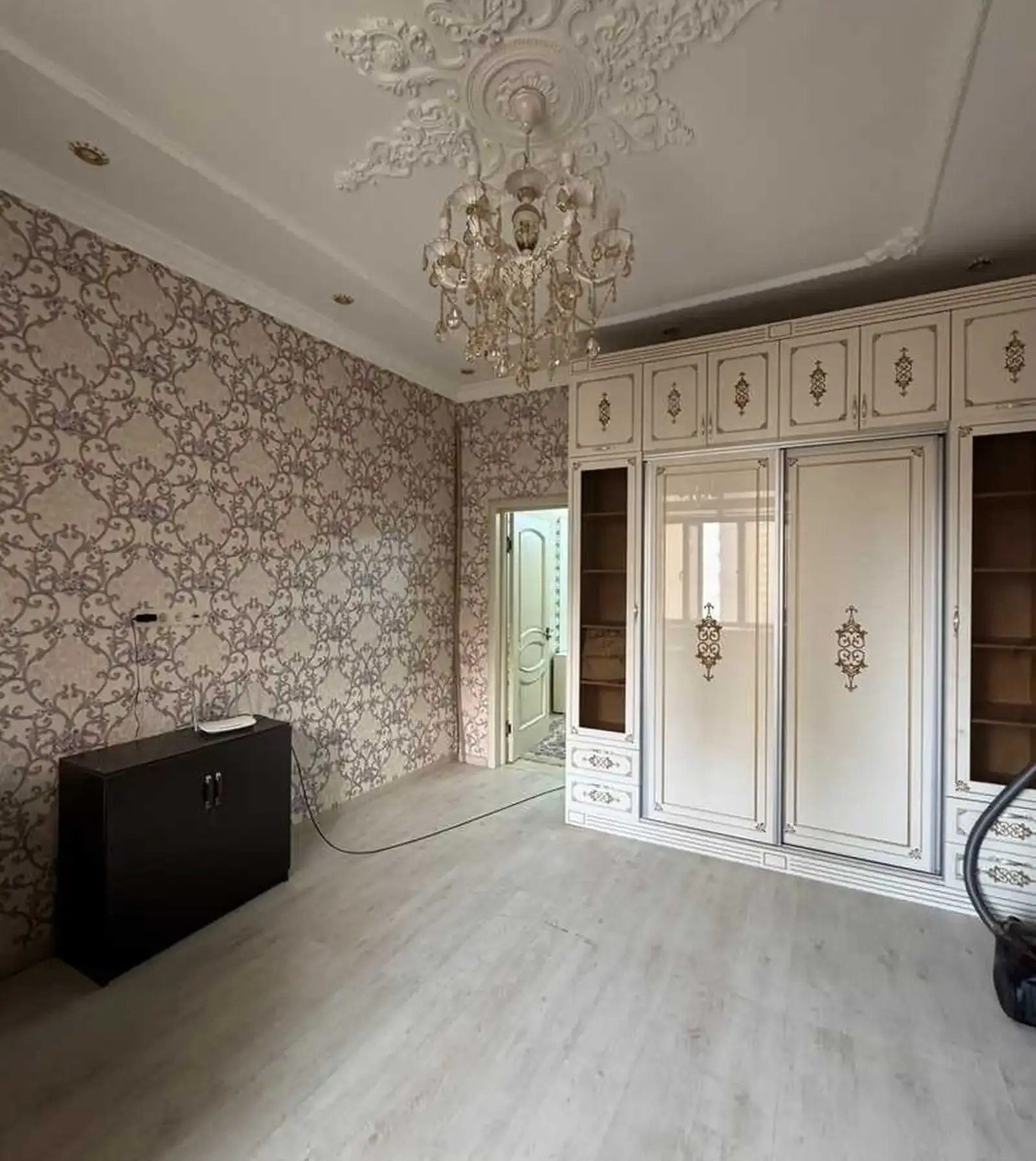 3-комн. квартира, 8 этаж, 140м², дом печать