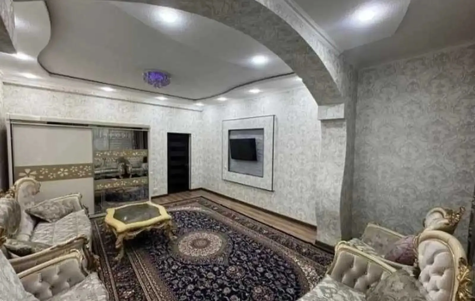 2-комн. квартира, 10 этаж, 60м², голубой экран