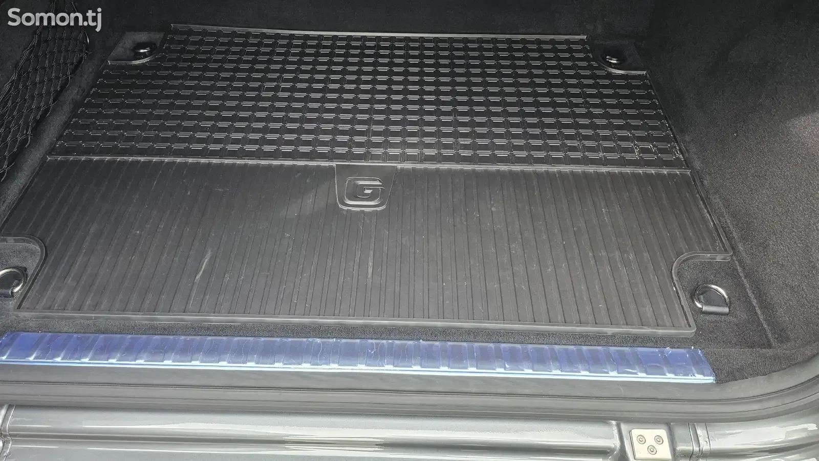 Полик от Mercedes-Benz