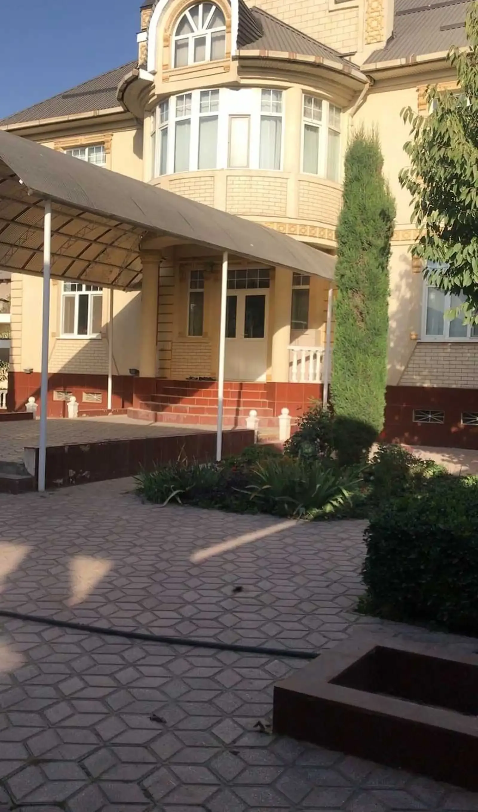 3 этажный, 1-комн. дом, 600 м², Фирдавси
