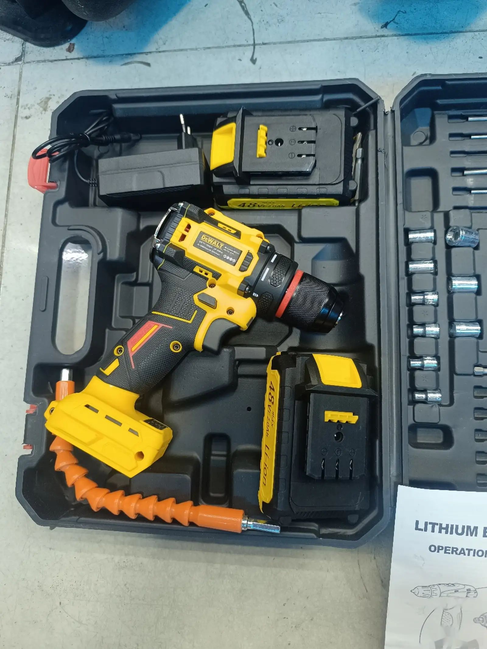 Шруповëрт Dewalt