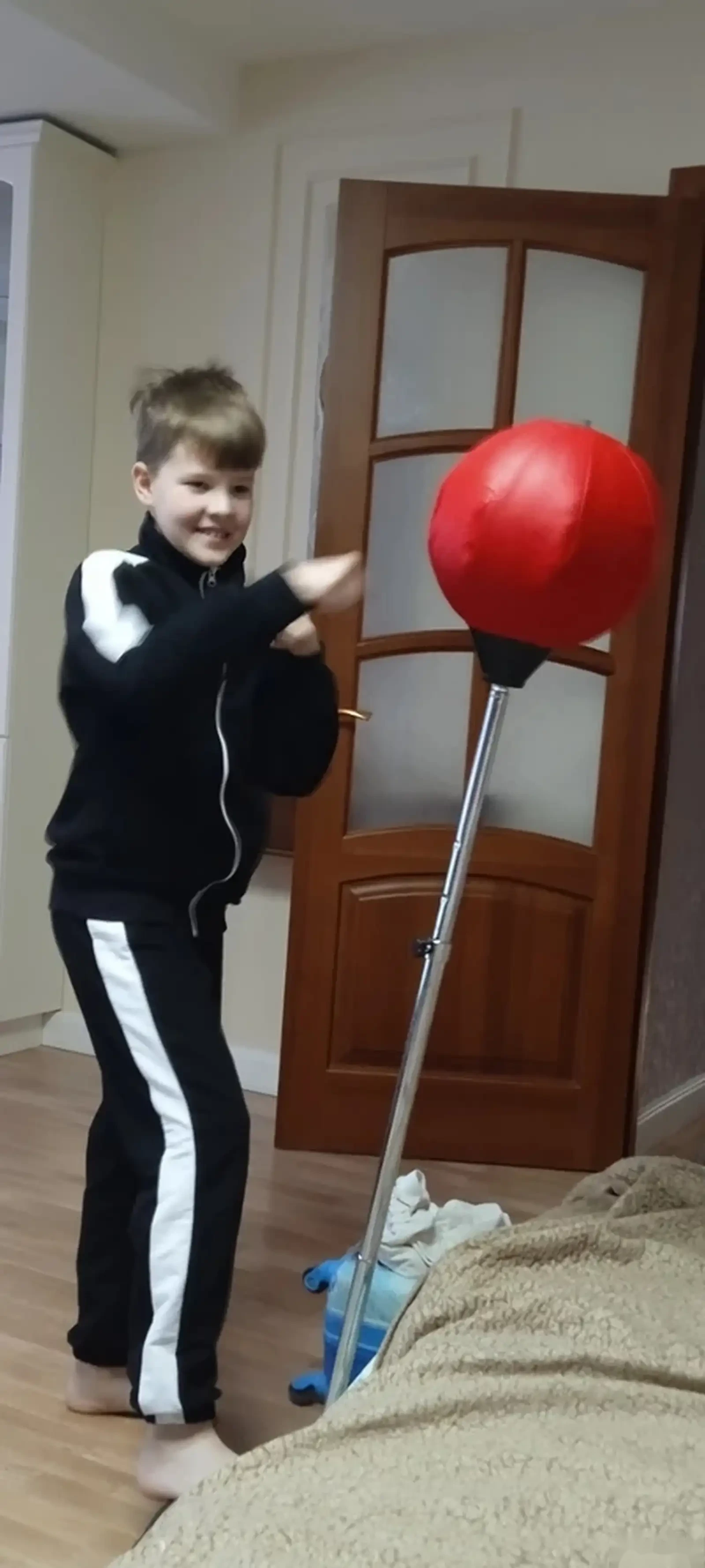 Боксерская напольная груша