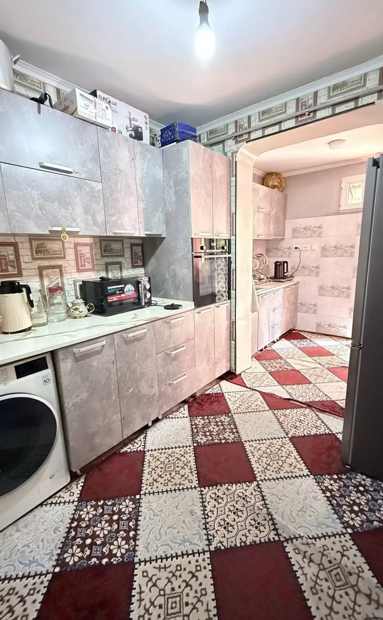 3-комн. квартира, 1 этаж, 76 м², Сино 103мкр Сияриен