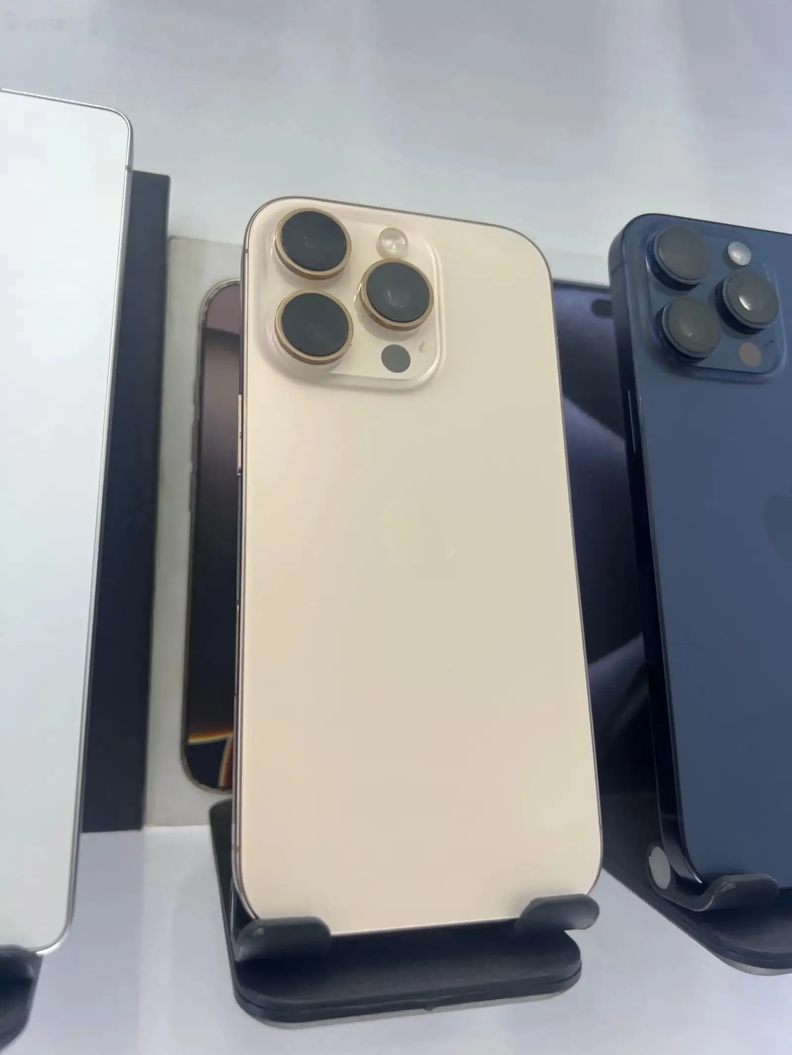 Apple iPhone 16 Pro, 128 gb, Desert Titanium