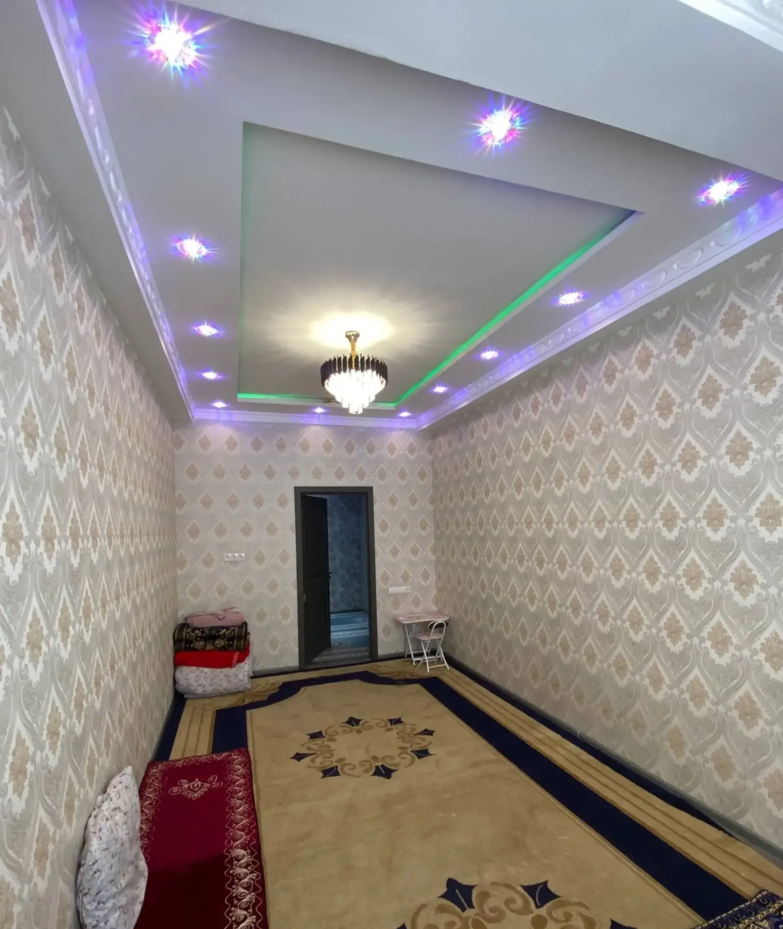 3-комн. квартира, 2 этаж, 90 м², Фирдавси Гипрозем