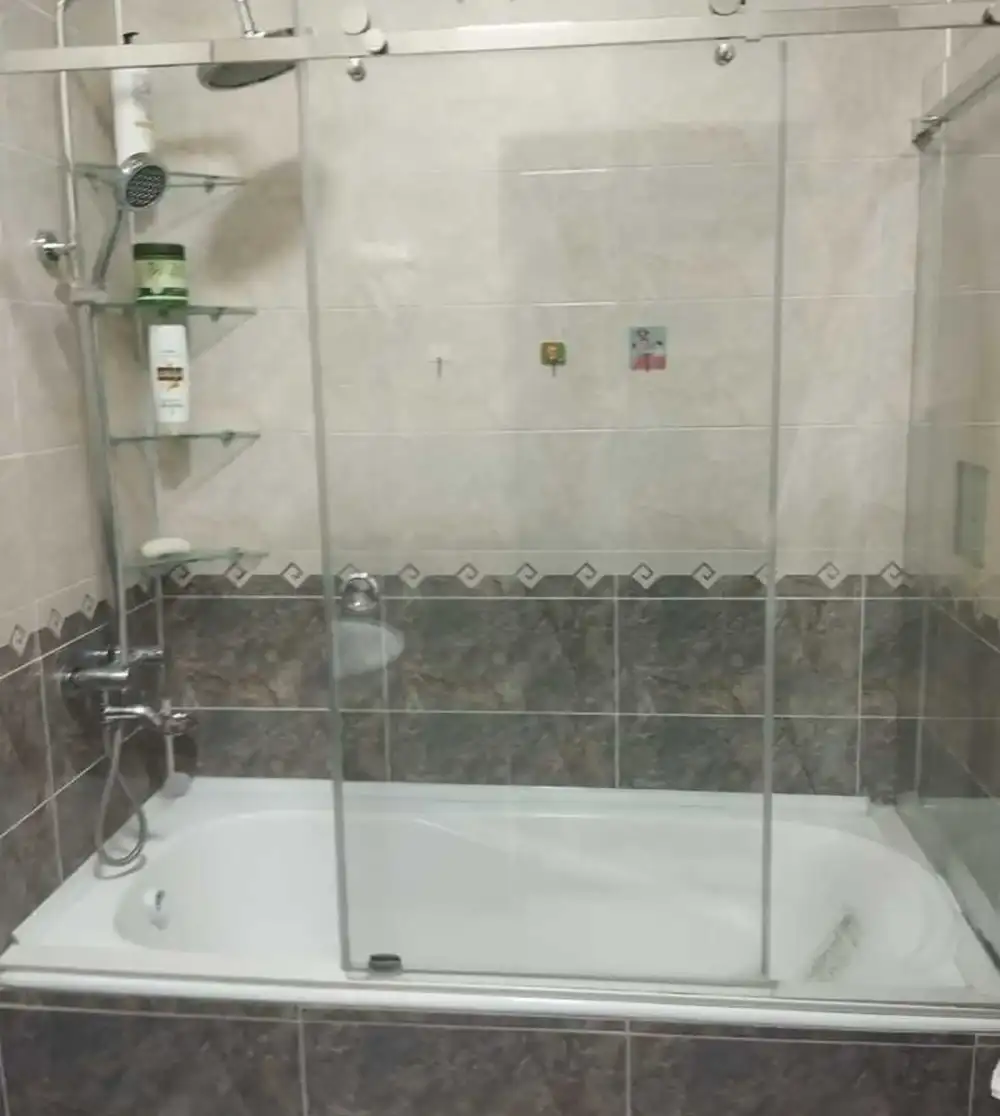 2-комн. квартира, 5 этаж, 70м², 92 мкр, Маркази Савдои Гулдаста, дом Королевский