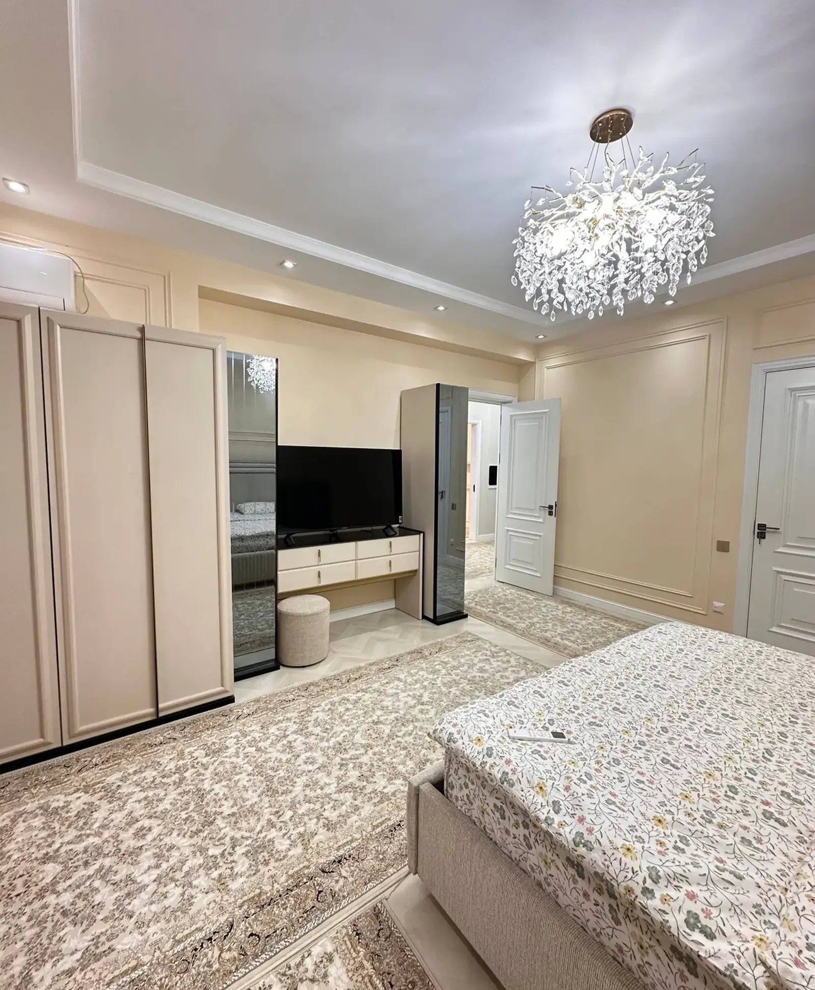 2-комн. квартира, 4 этаж, 96 м², Исмоили Сомони школа 8(дом Баракат)