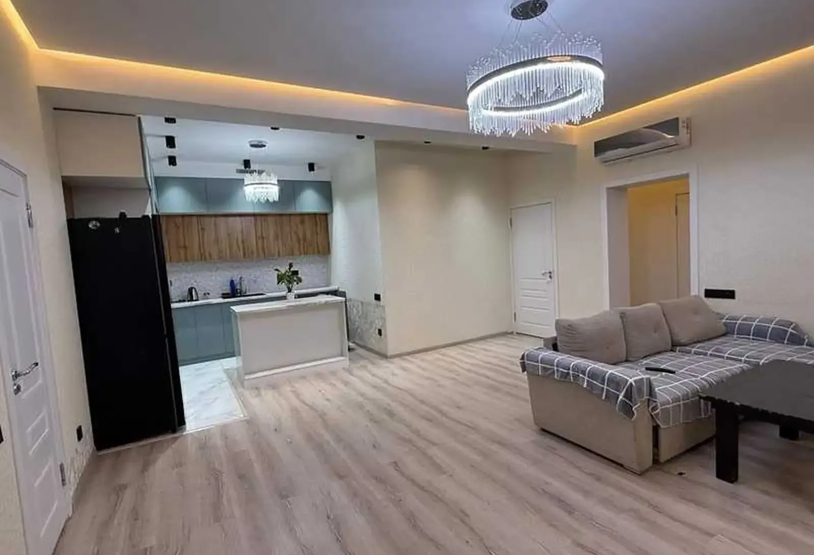 3-комн. квартира, 8 этаж, 110м², Стадион Спартак, Роддом - 1