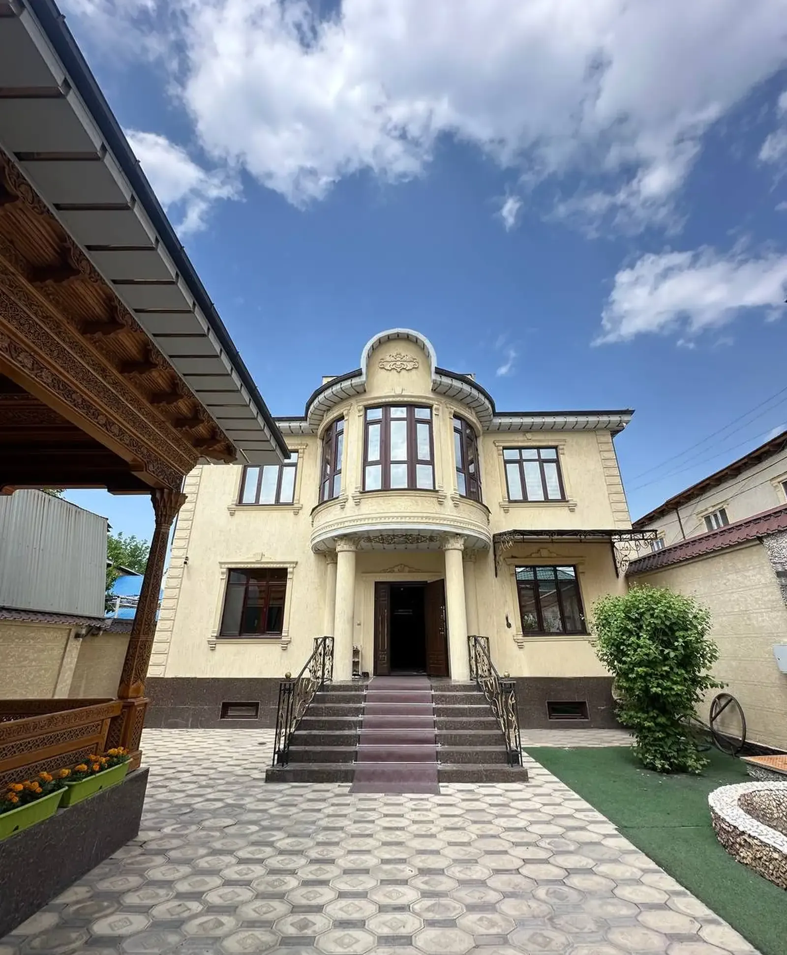 2 этажный, 6-комн. дом, 323 м², 5 соток, Сино