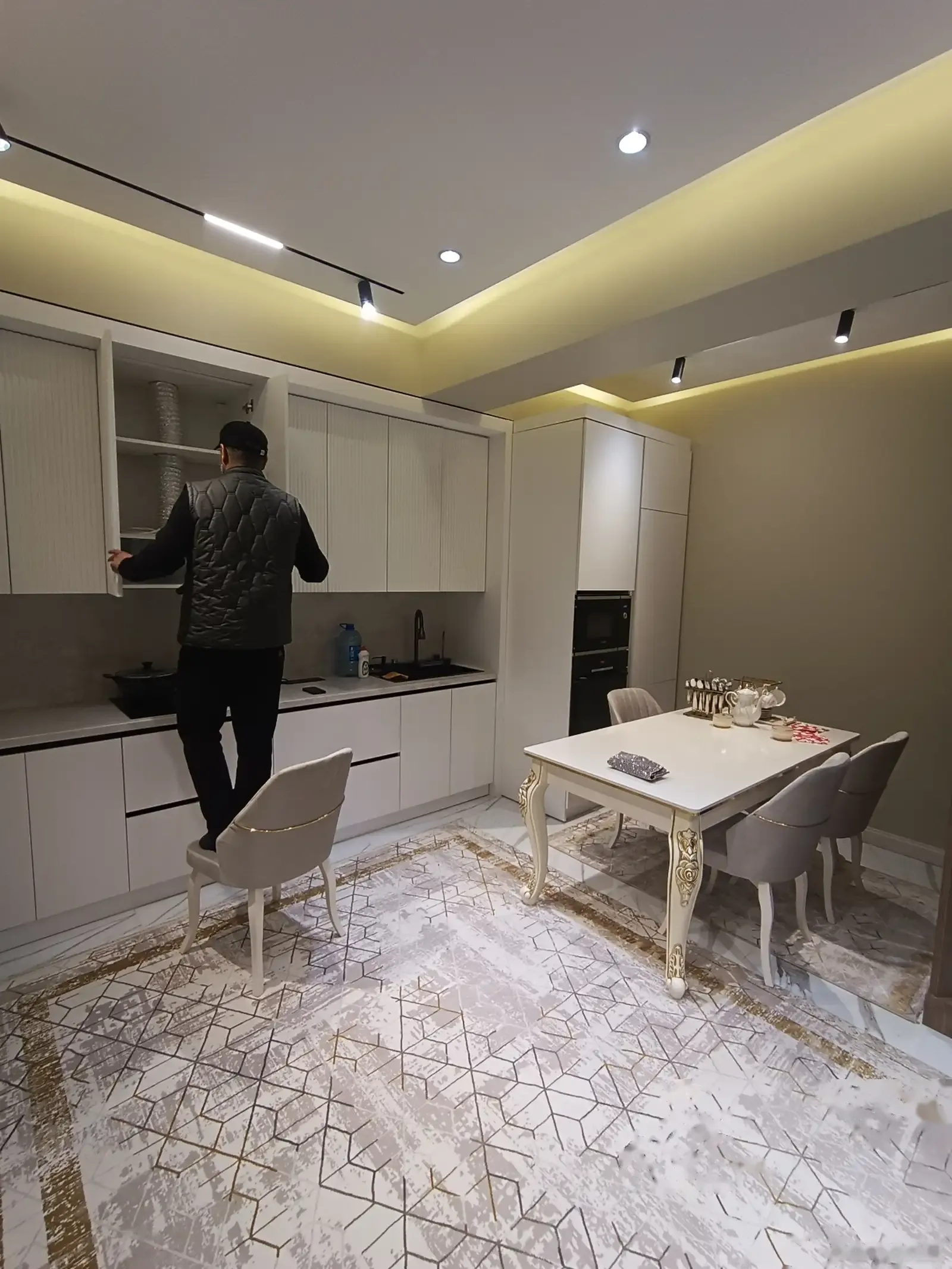 2-к квартира, 10 этаж, 74 м², Шохмансур