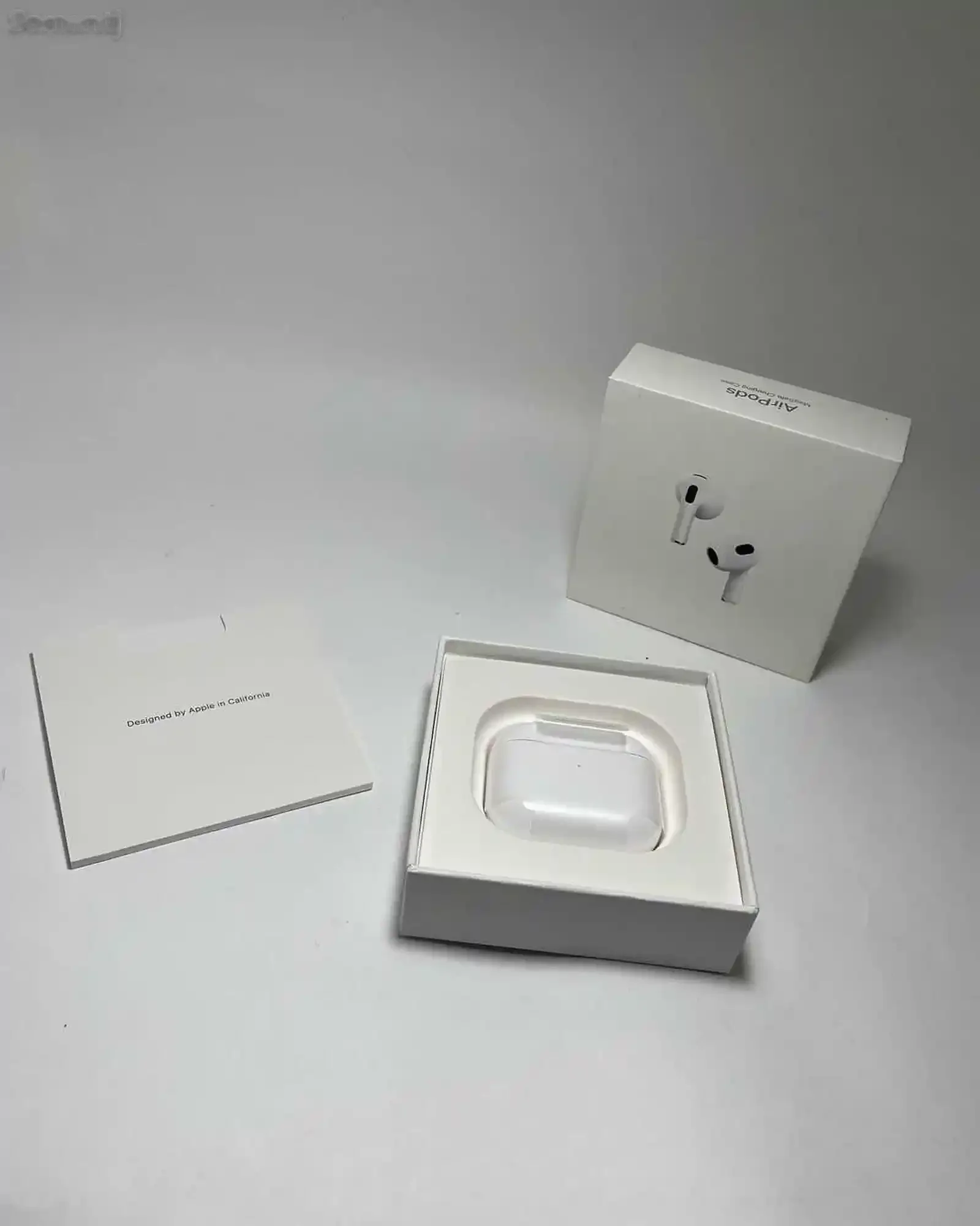 Беспроводные наушники AirPods