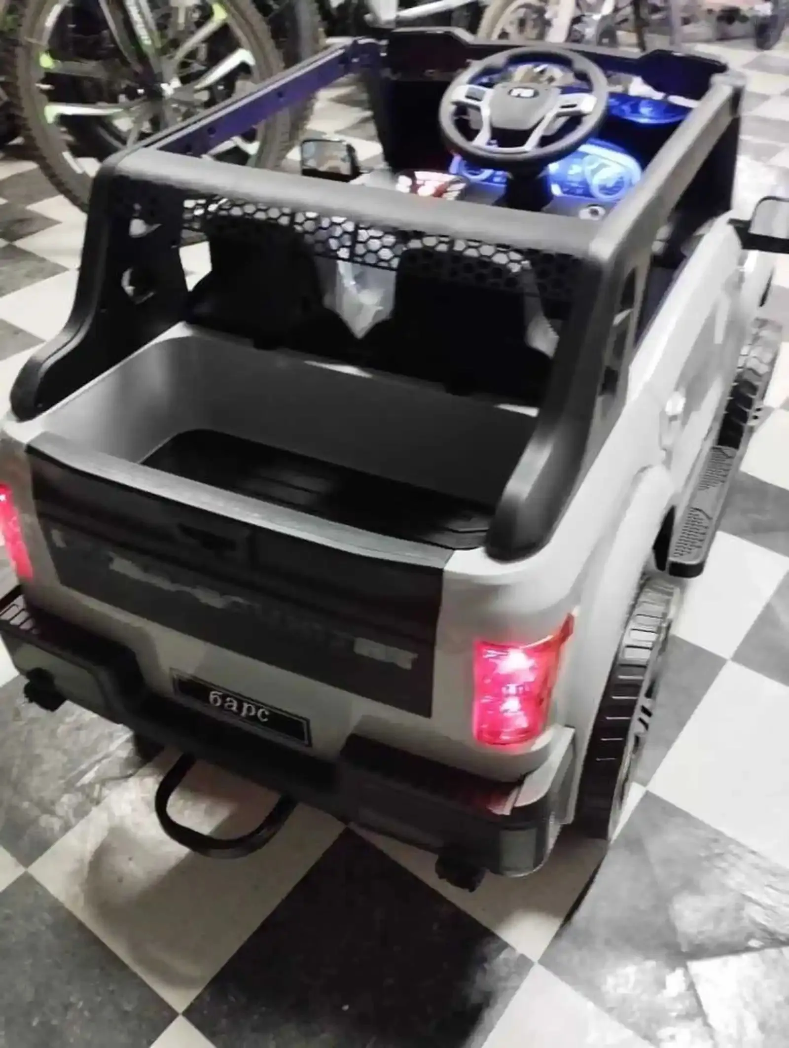 Детский электромобиль