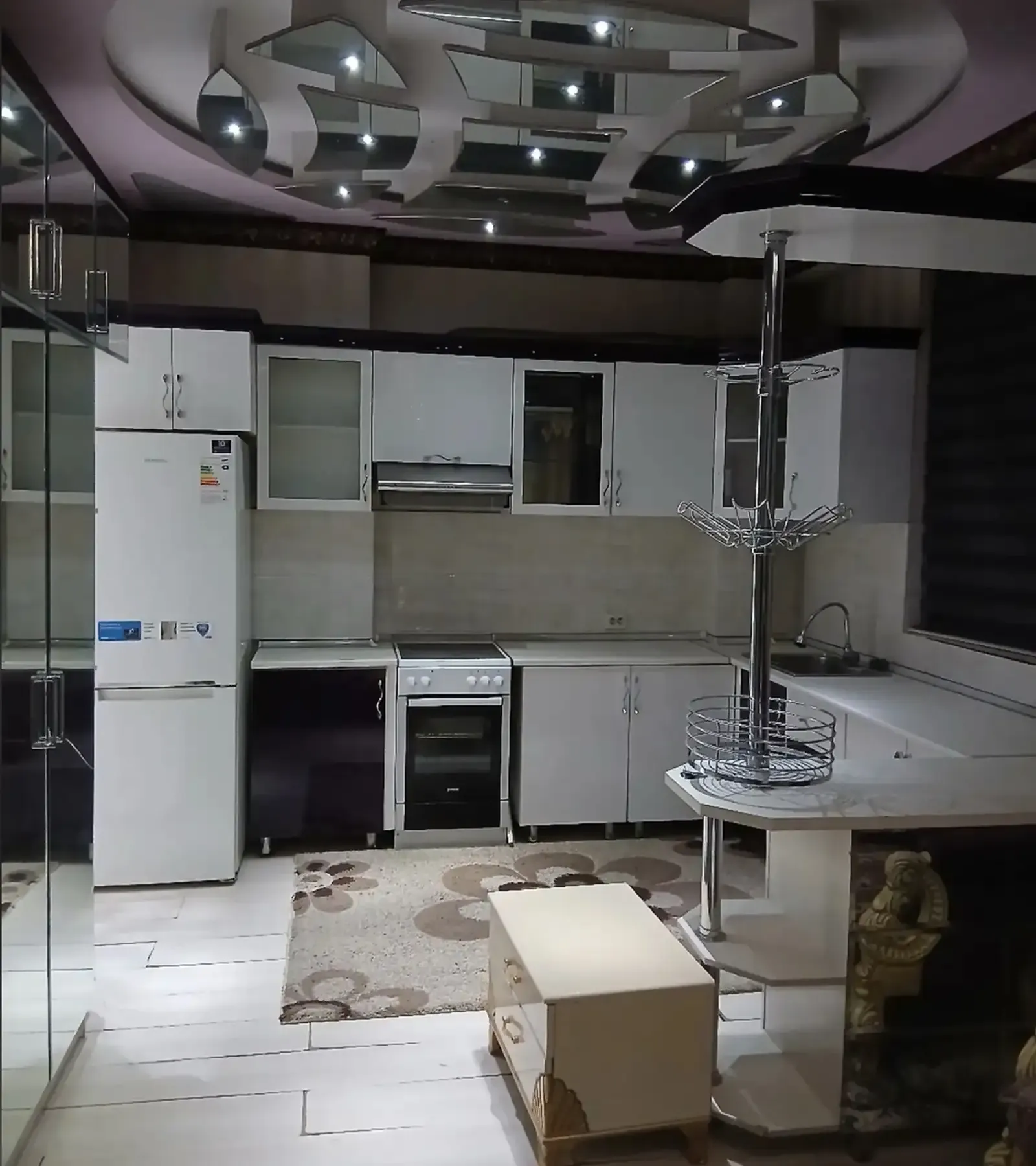 2-комн. квартира, 6 этаж, 73м², сино