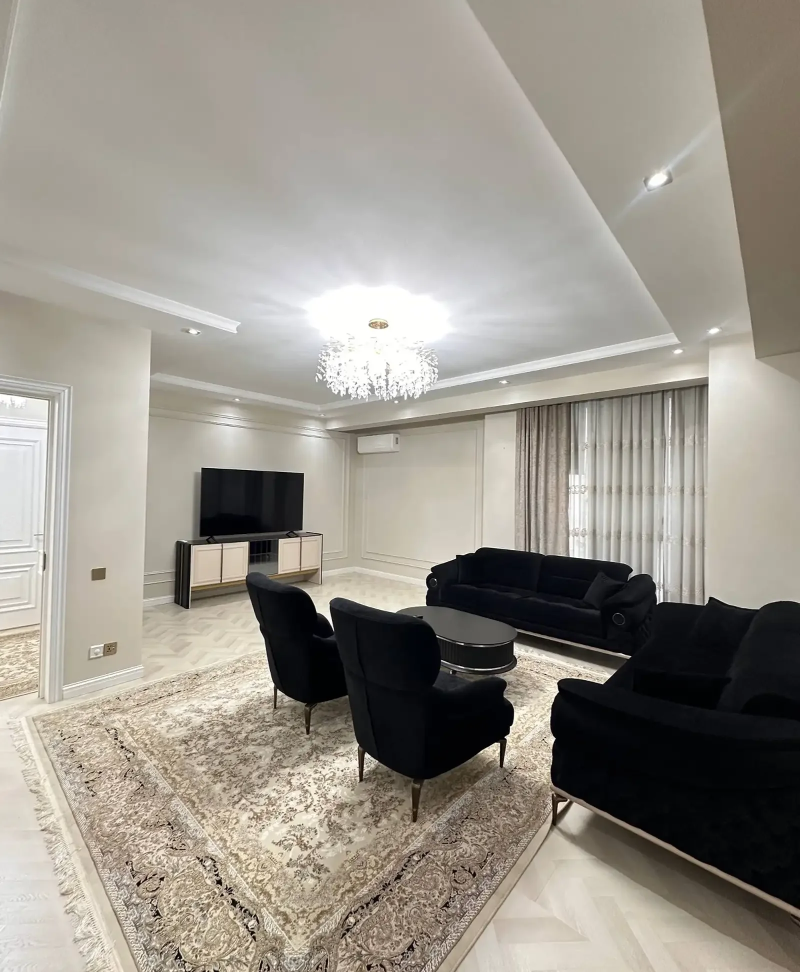 2-комн. квартира, 4 этаж, 96 м², Исмоили Сомони школа 8(дом Баракат)
