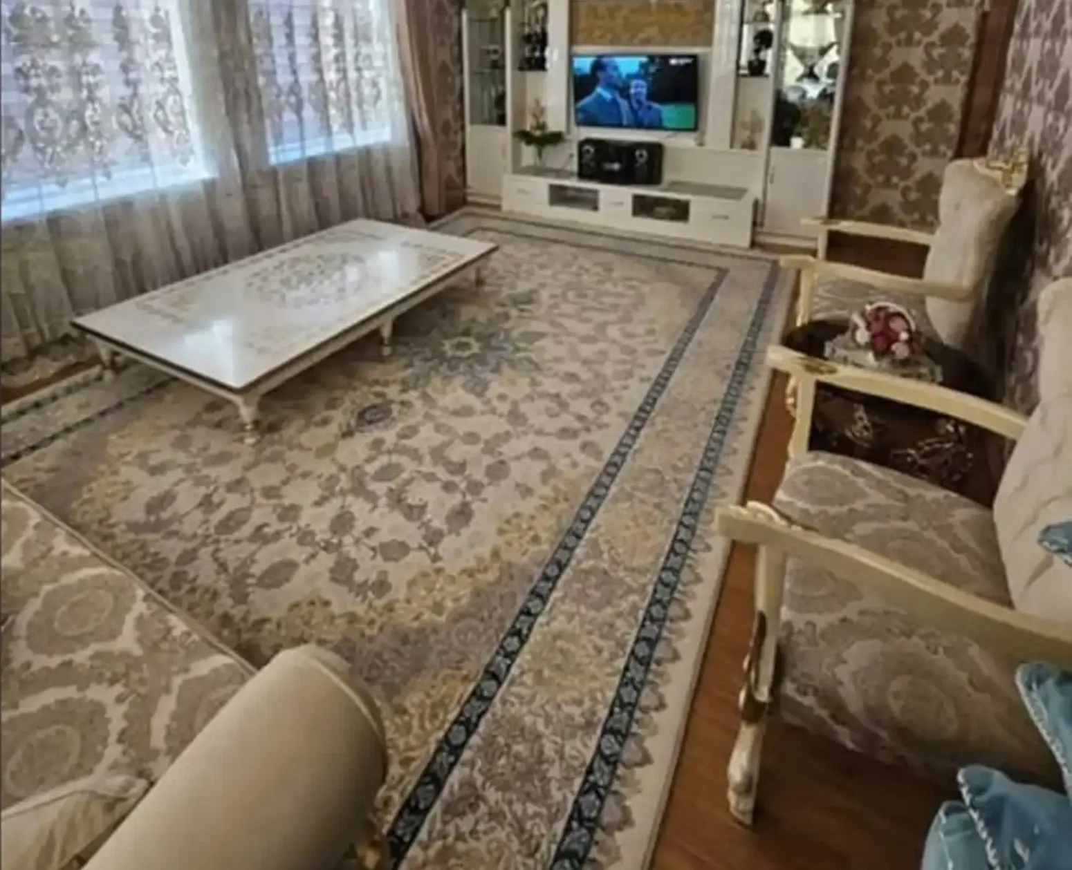 3-этажный, 12 комнатный дом, 480 м², Сомони