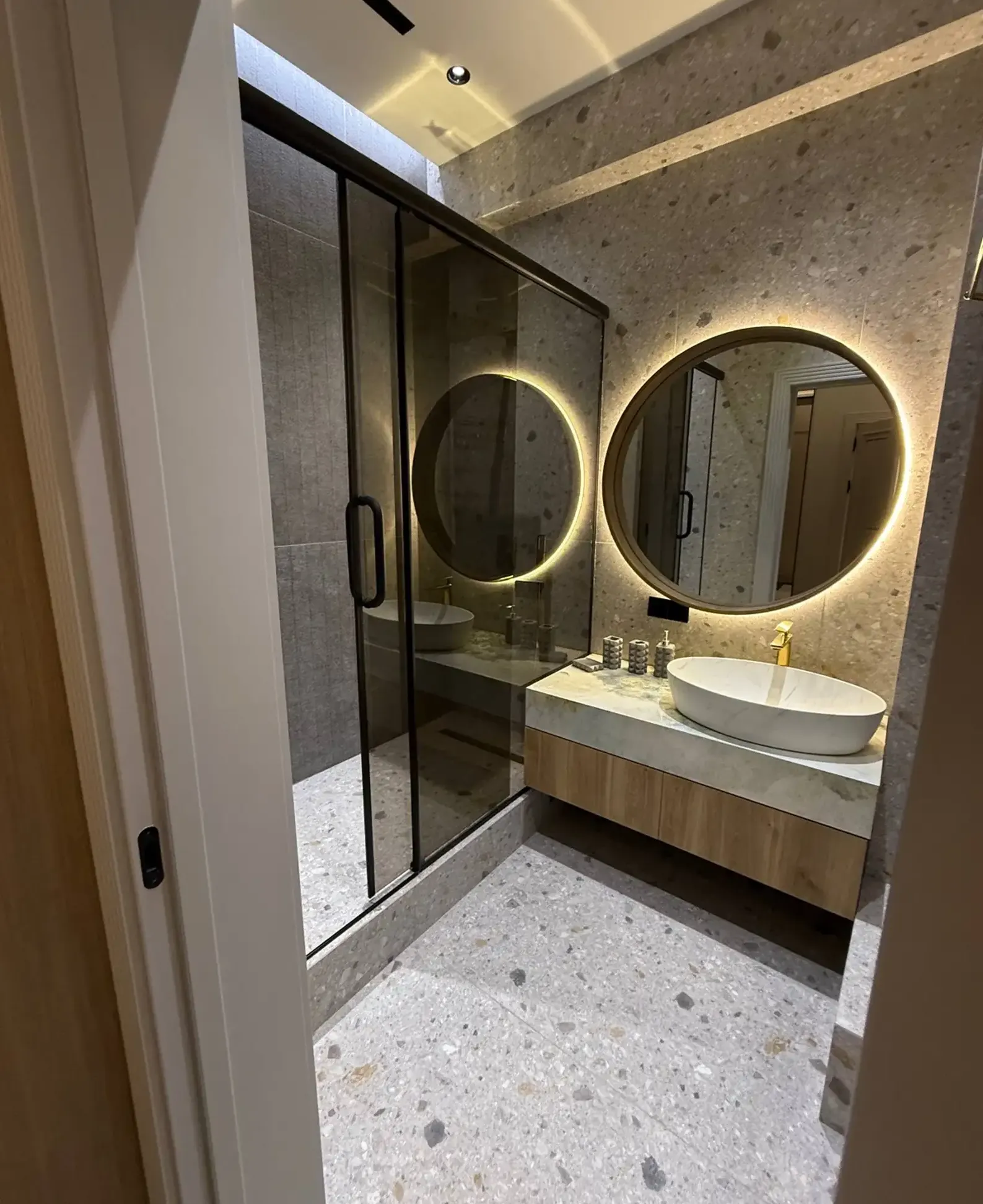 3-комн. квартира, 18 этаж, 81 м², Исмоили Сомони Сафина