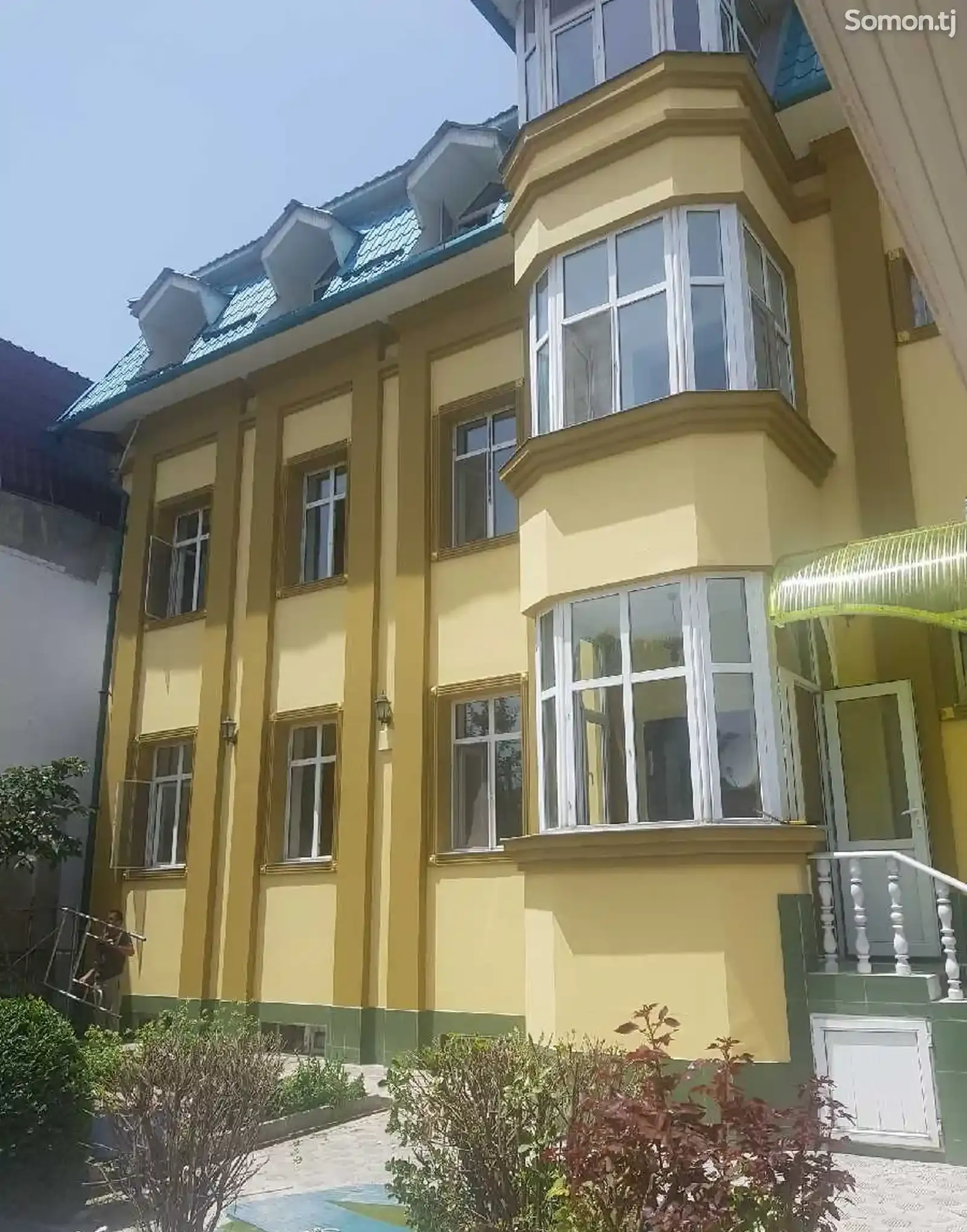 3-этажный, 12 комнатный дом, 700 м², Сомони