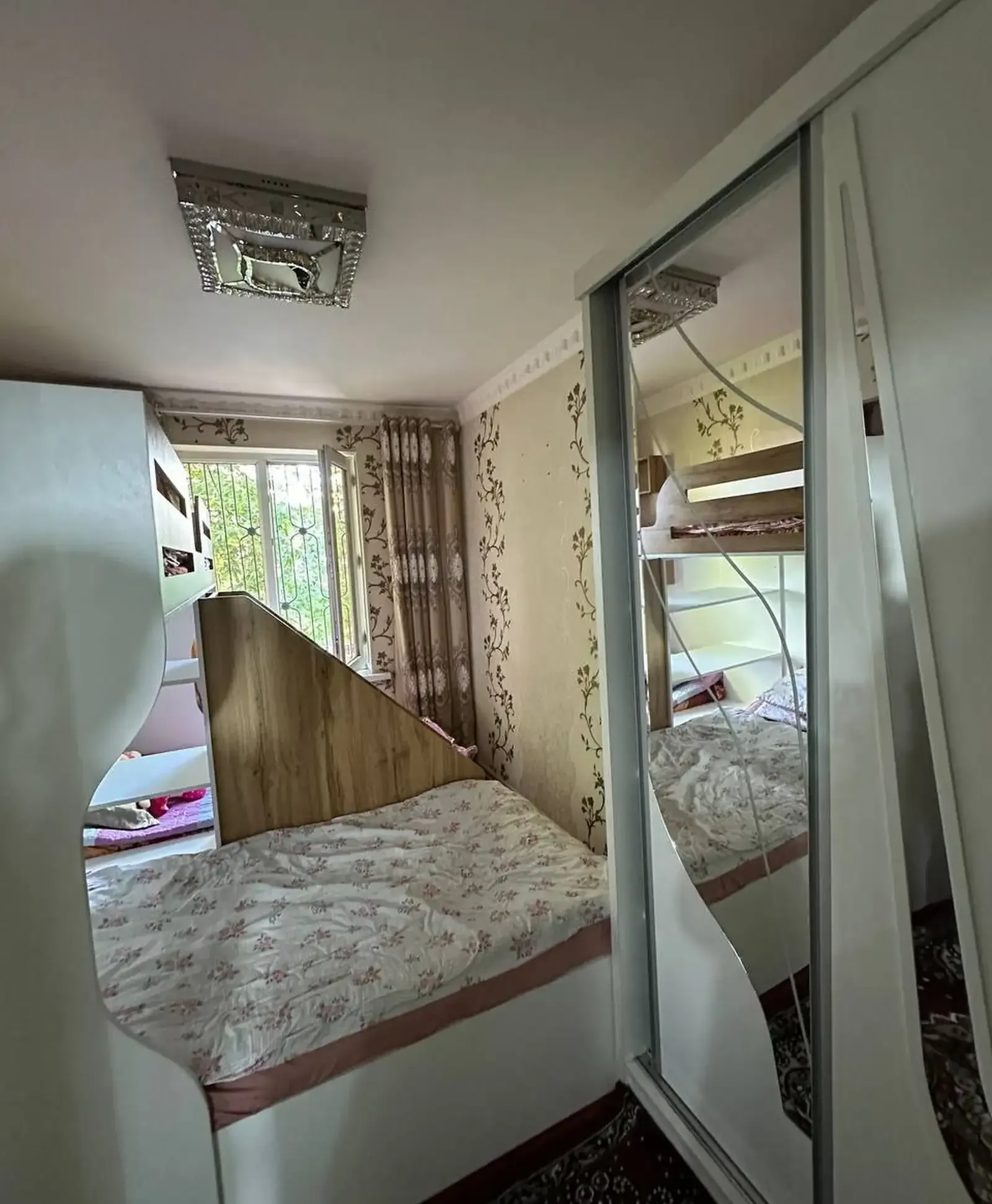 4-комн. квартира, 5 этаж, 75 м², Сино 102 Донишгохи Забонхо