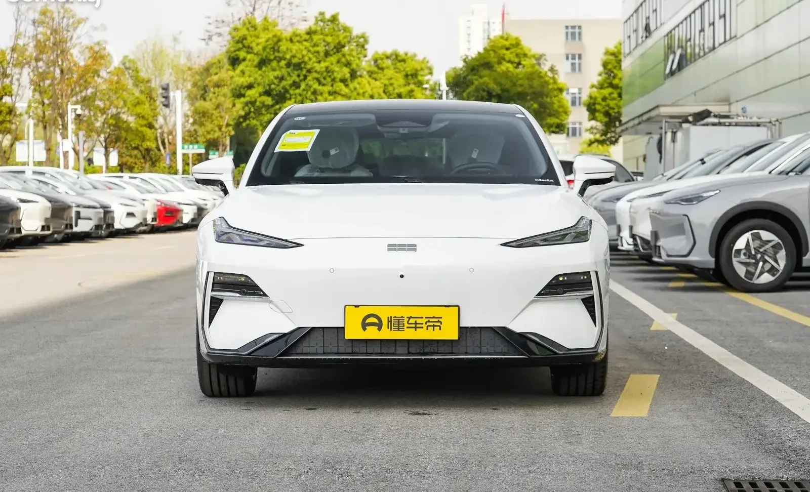 Geely Galaxy E8, 2025