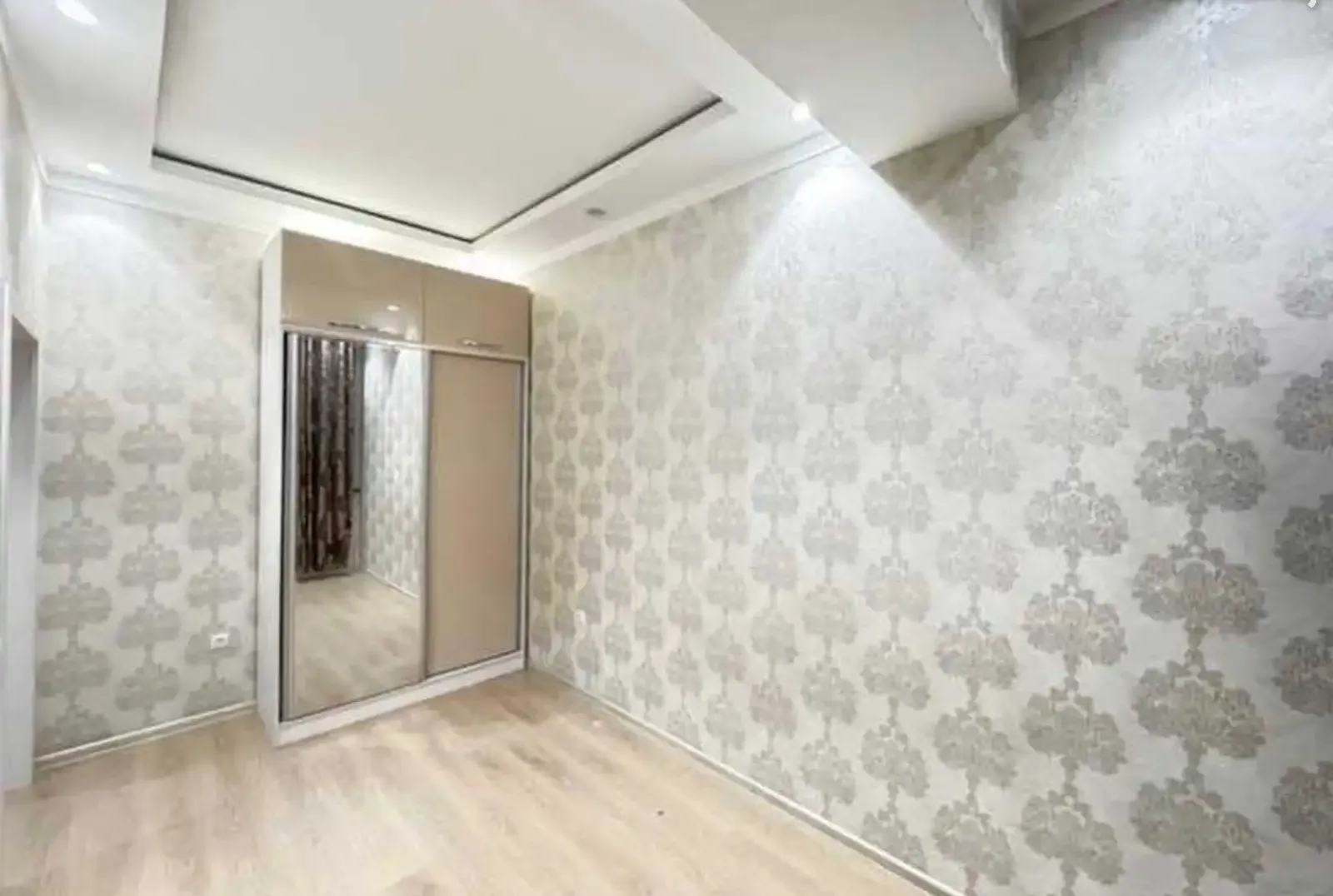3-комн. квартира, 2 этаж, 100м², Сино