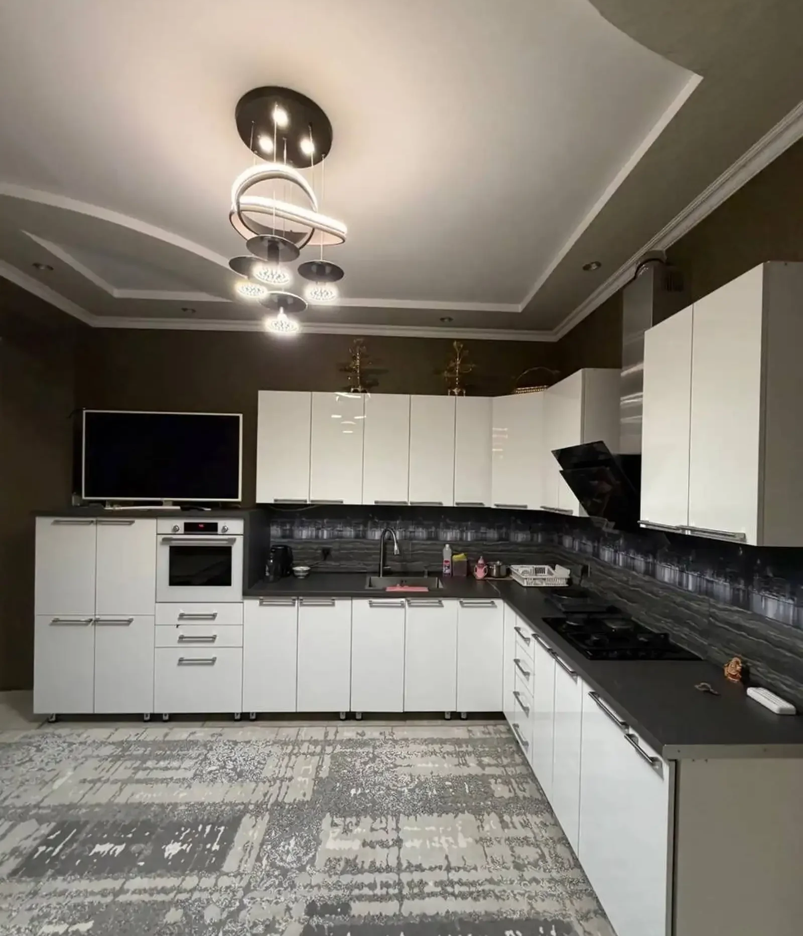 3-комн. квартира, 14 этаж, 128 м², Шохмансур