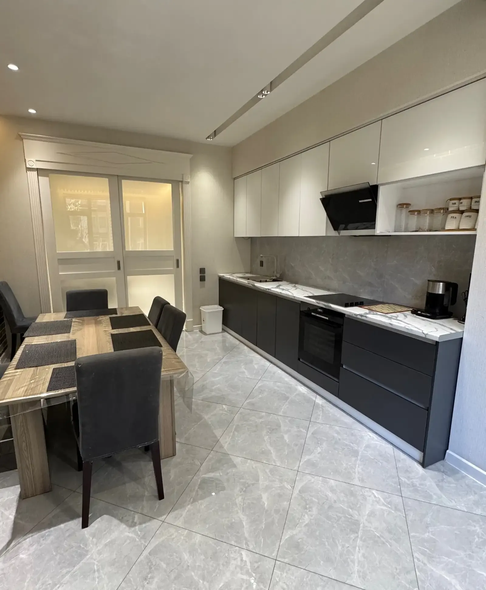 3-комн. квартира, 4 этаж, 104 м², Овир, Гранд Отель