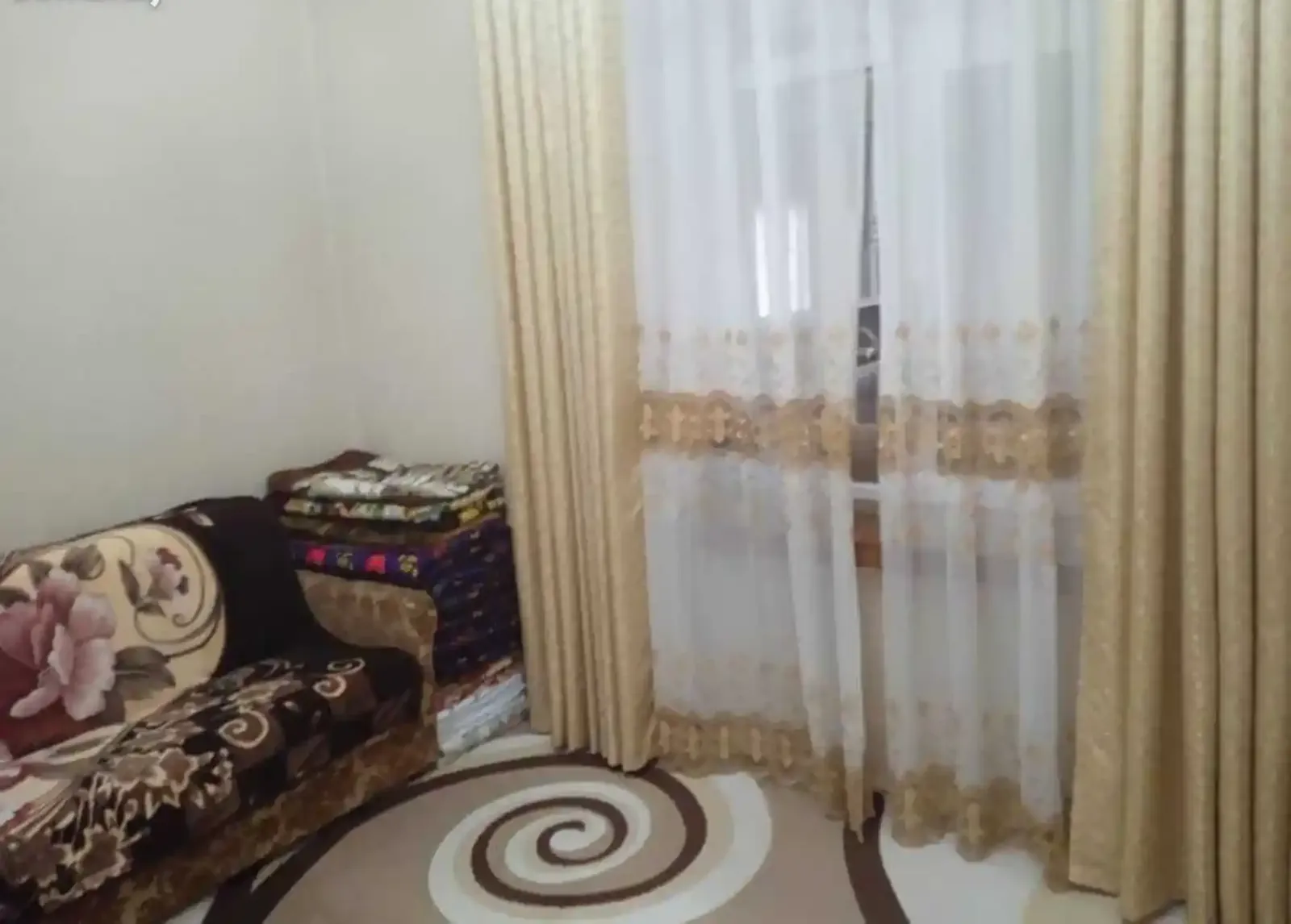 2-этажный, 7 комнатный дом, 260 м², Роддом 1